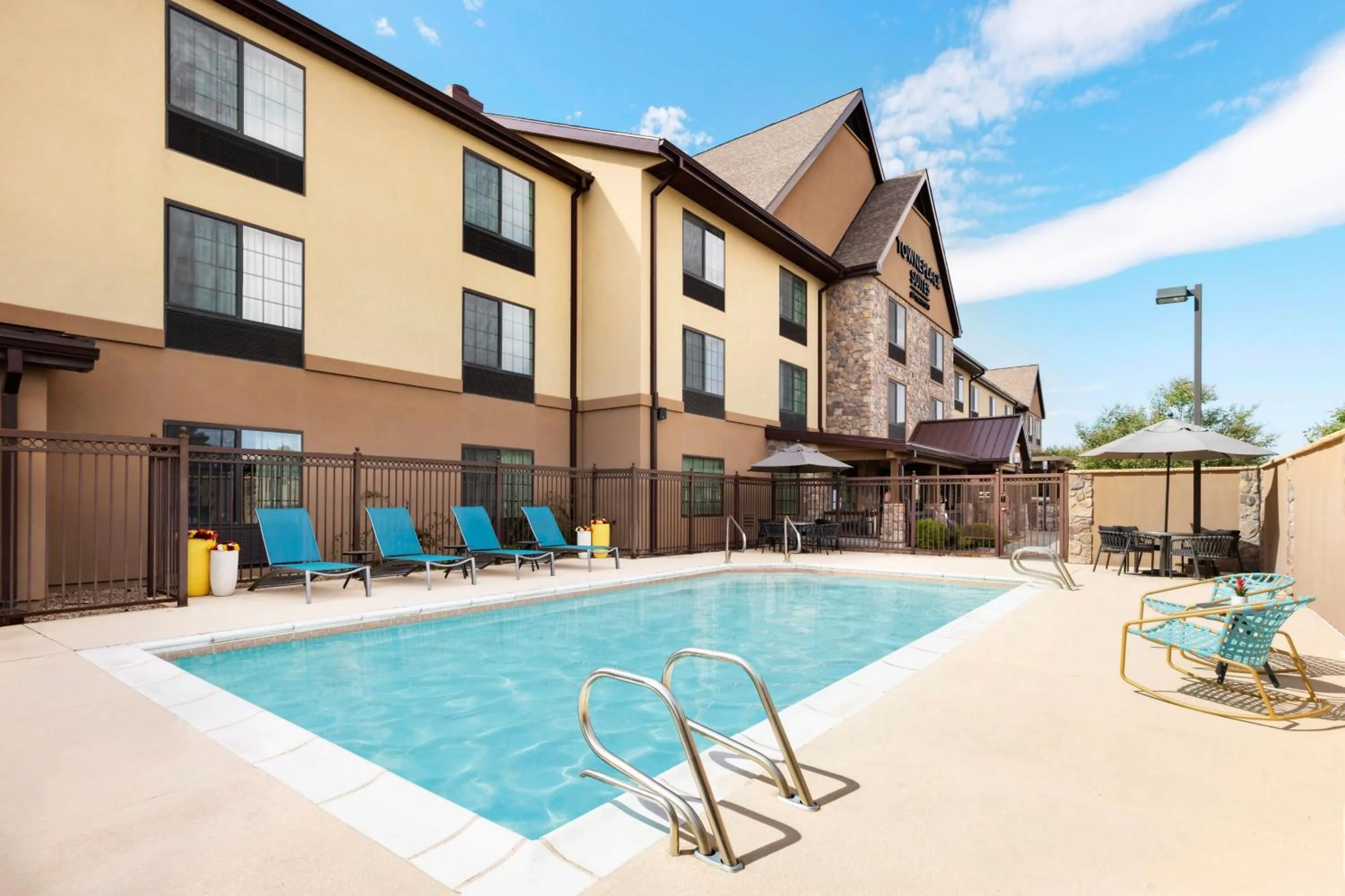 Swimming pool in TownePlace Suites by Marriott Roswell