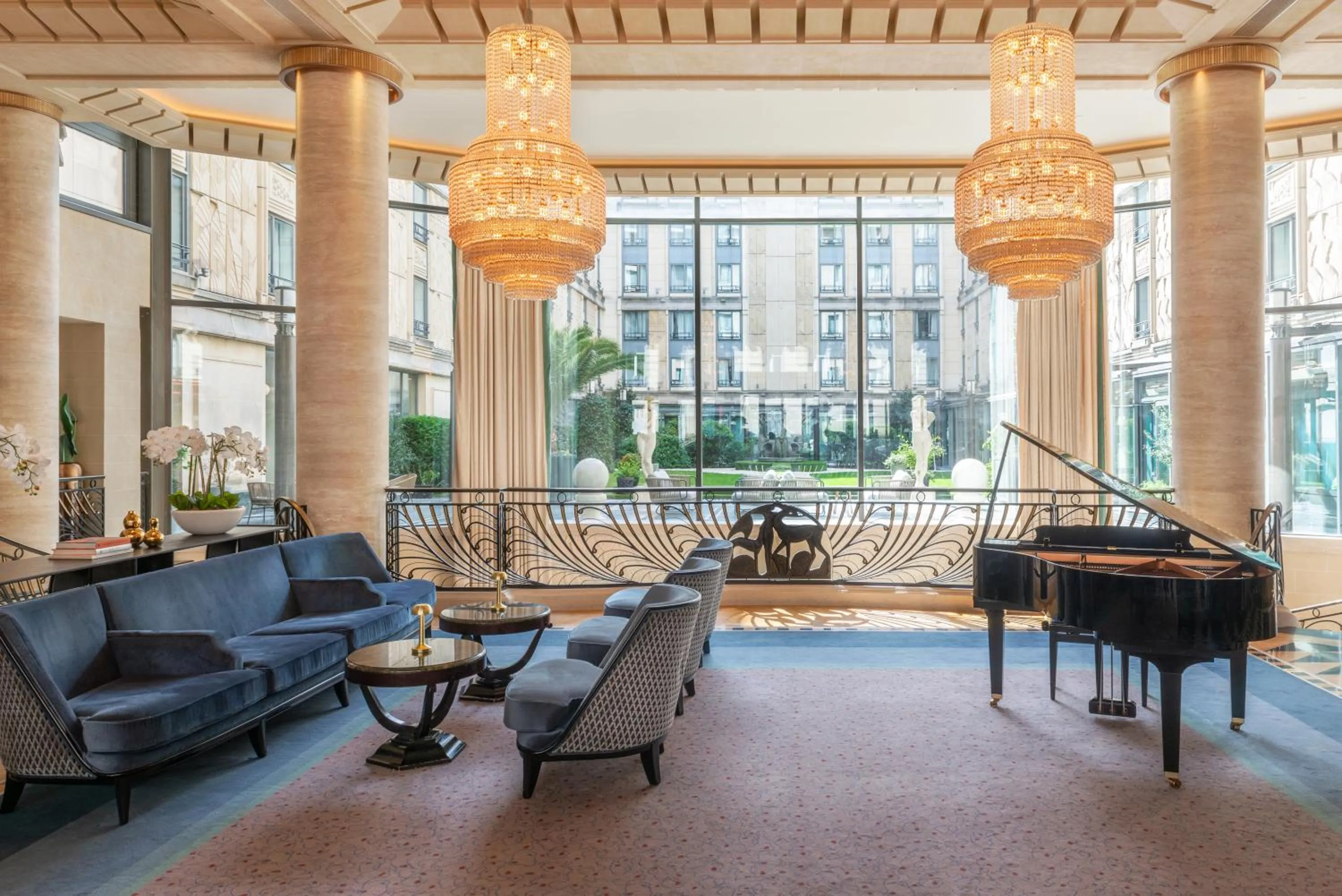 Lobby or reception in L'Hôtel du Collectionneur Paris