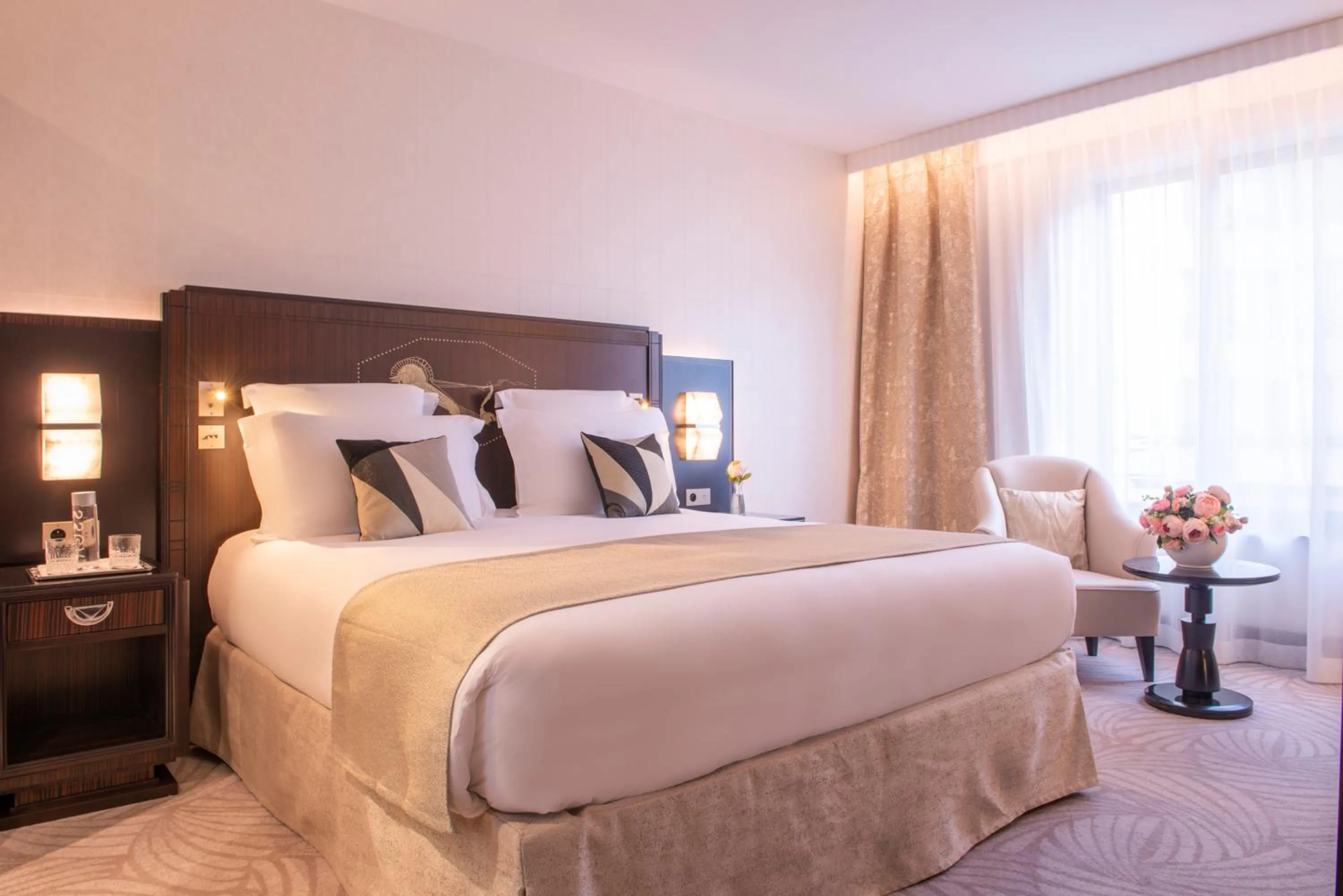 Bedroom, Bed in L'Hôtel du Collectionneur Paris