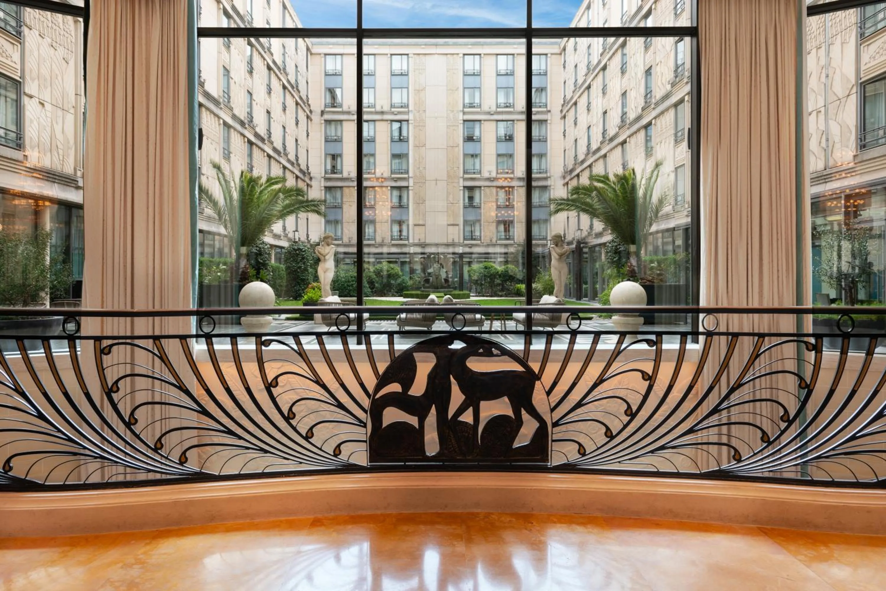 Lobby or reception in L'Hôtel du Collectionneur Paris