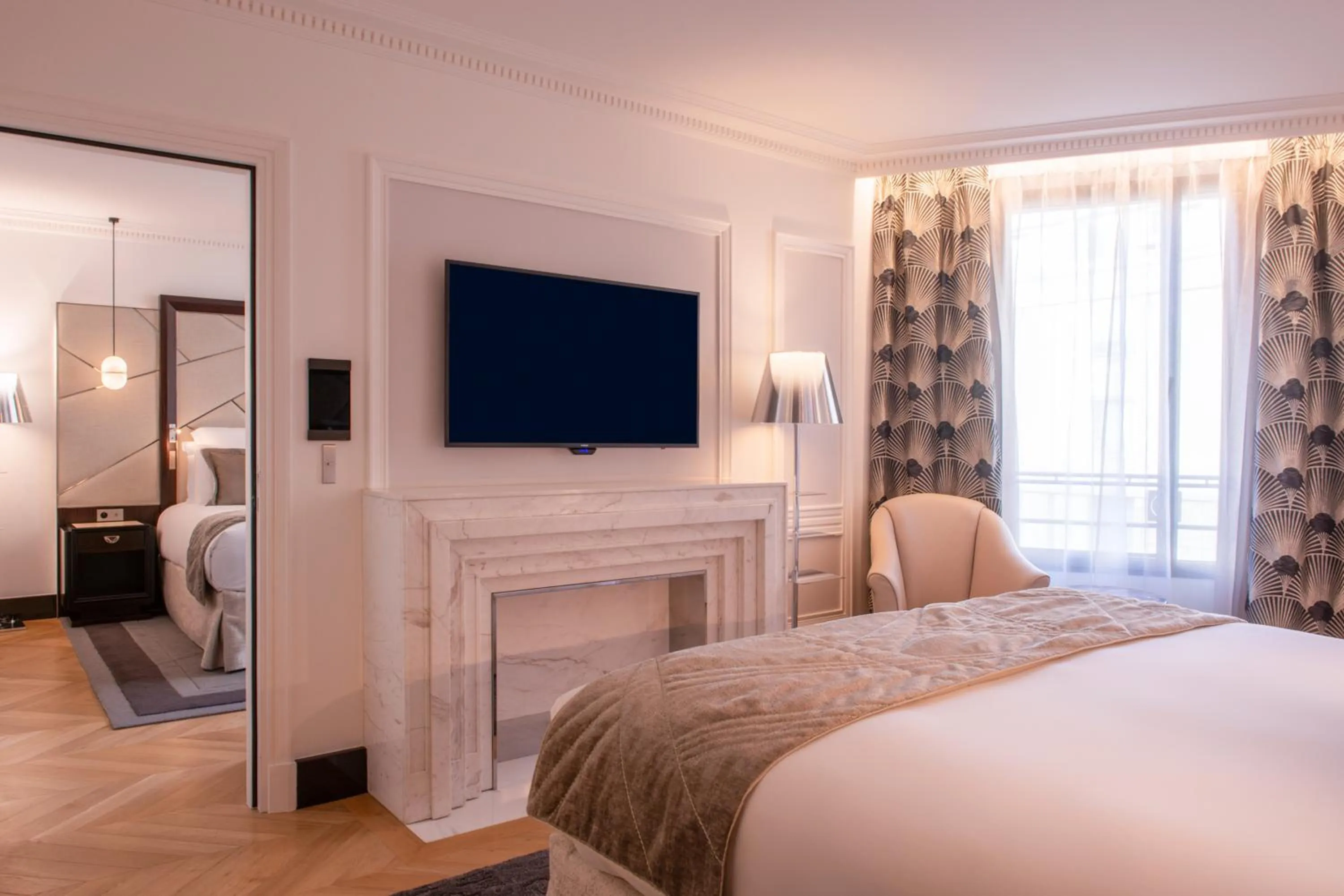 Bedroom, Bed in L'Hôtel du Collectionneur Paris