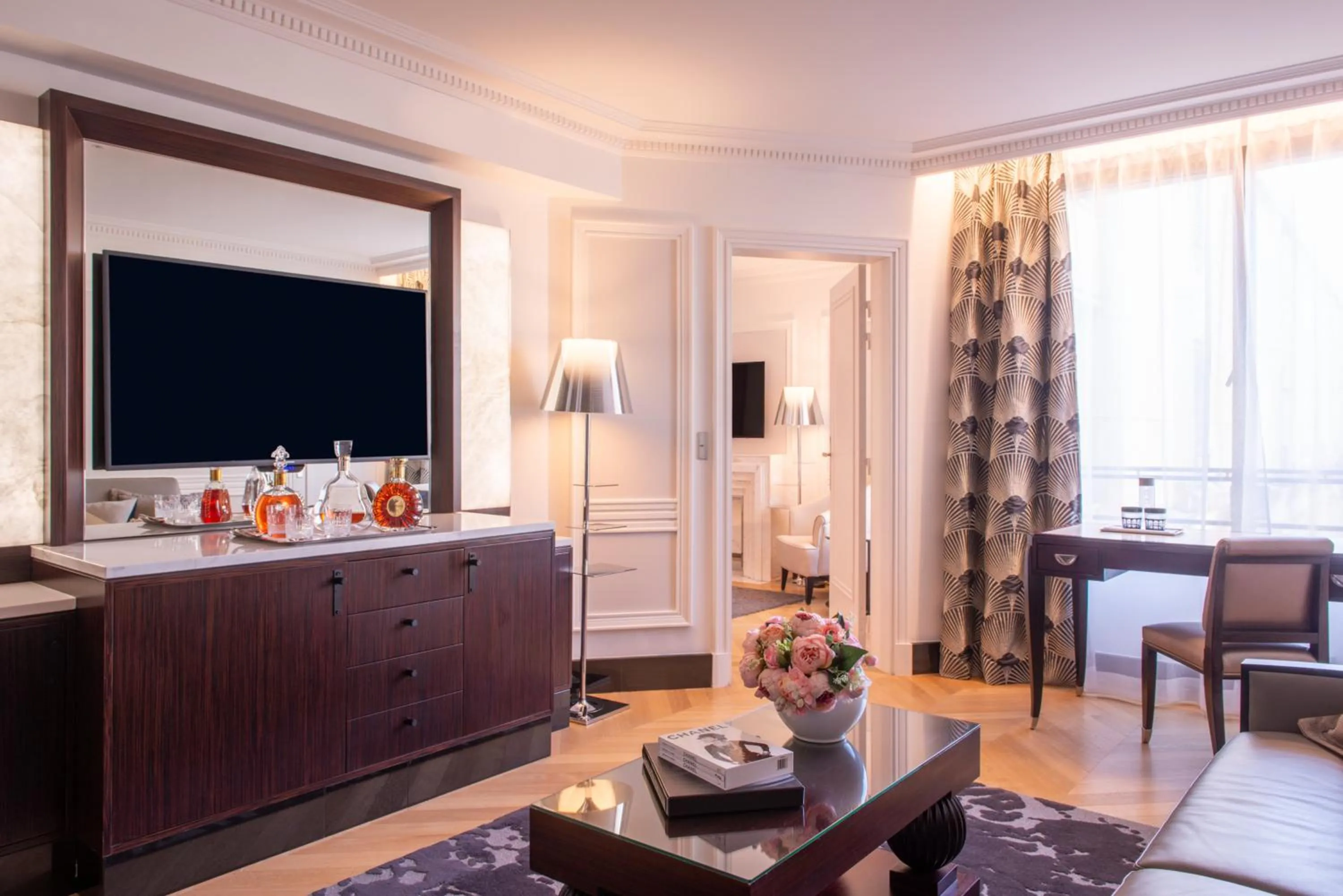 Living room in L'Hôtel du Collectionneur Paris