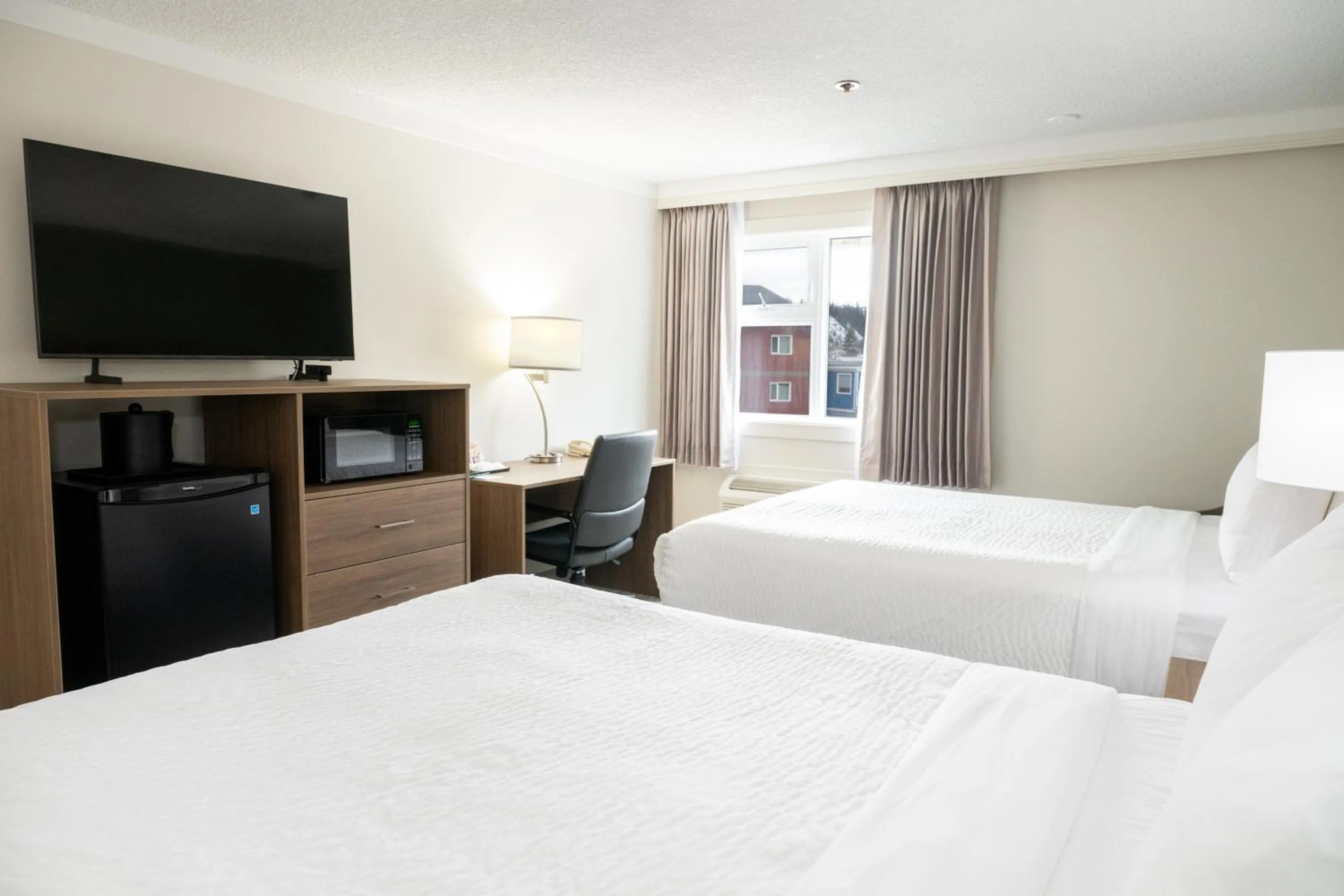 Bathroom, Bed in Quality Inn & Suites