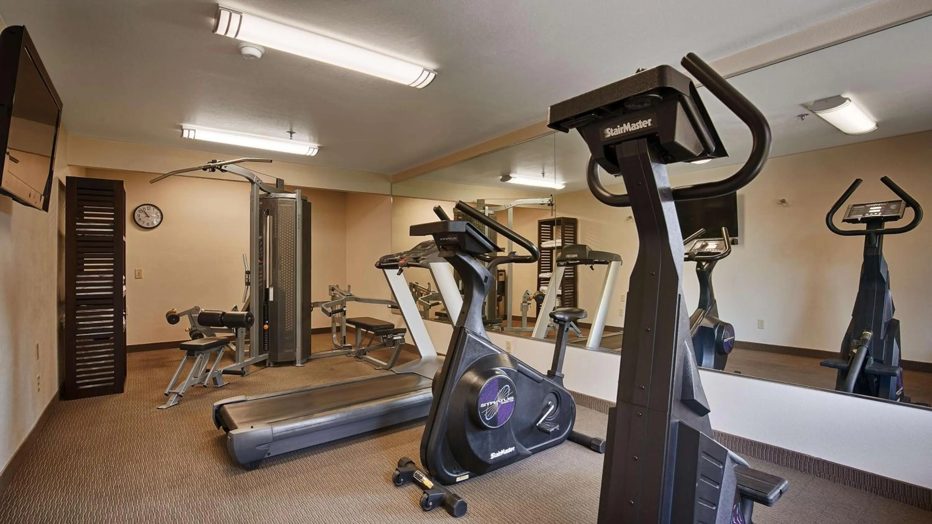 Fitness centre/facilities in Best Western Palm Court Inn