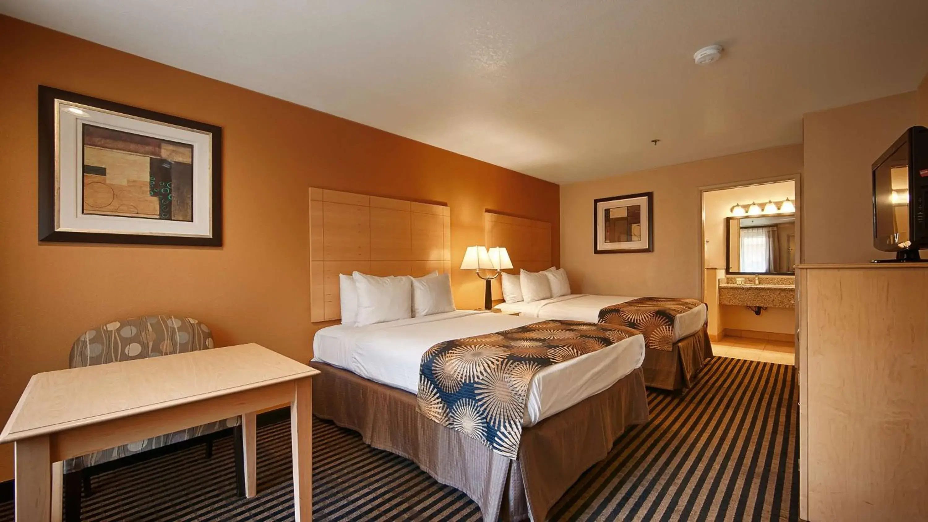 Queen Room with Two Queen Beds - Non-Smoking in Best Western Palm Court Inn Queen Room with Two Queen Beds - Non-Smoking in Best Western Palm Court Inn