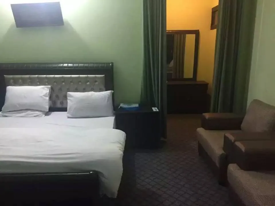 Bed in Flora Inn Hotel Naran