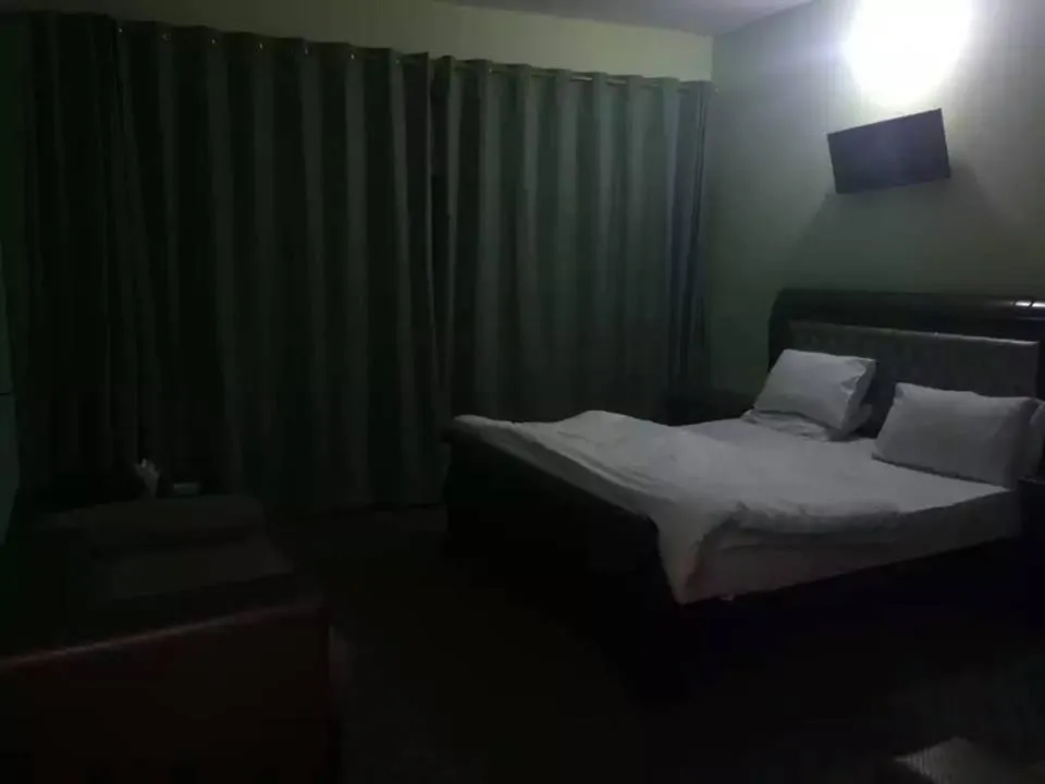 Bed in Flora Inn Hotel Naran