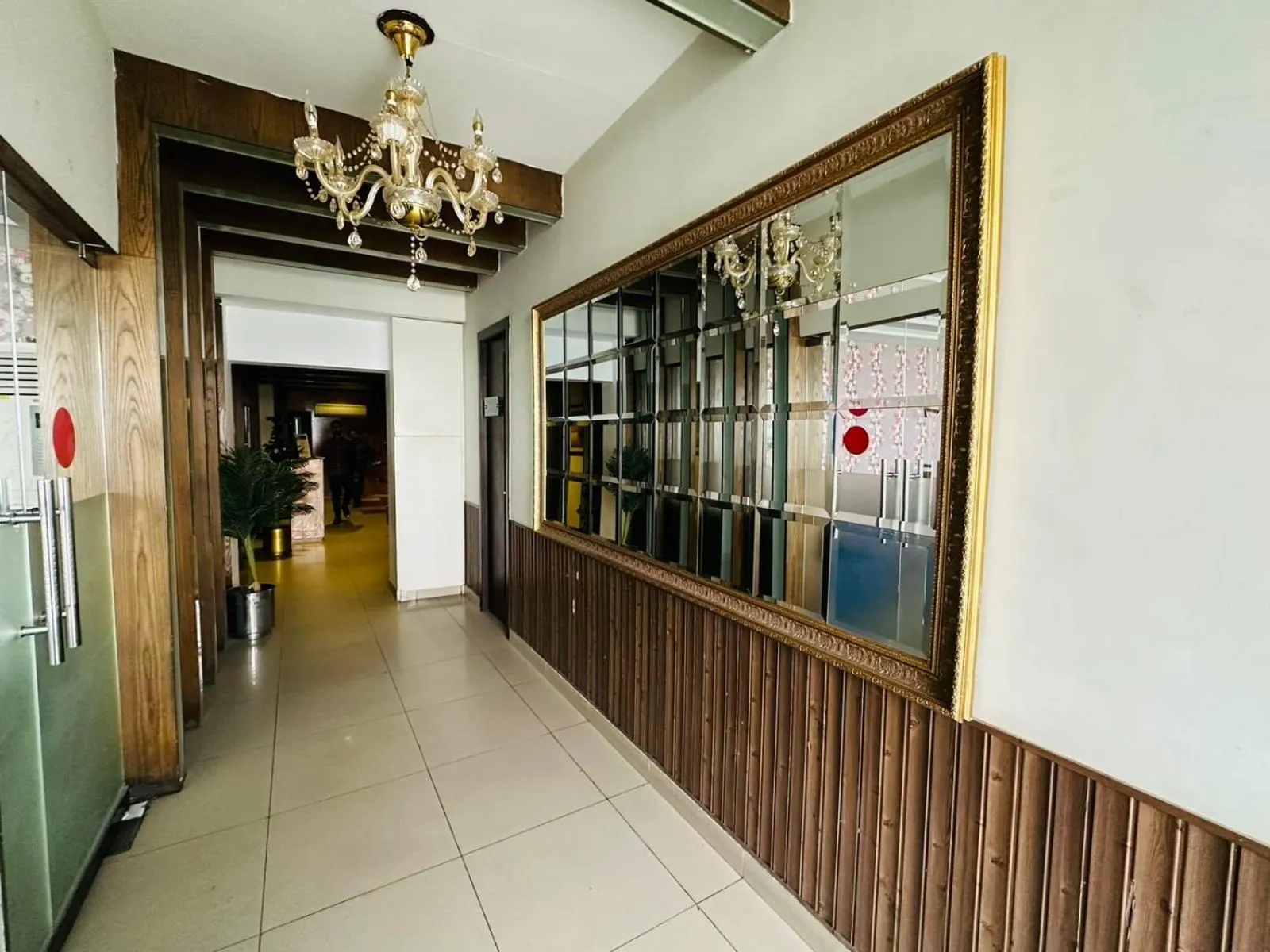 Restaurant/places to eat in Grand Regent Hotel and Suites