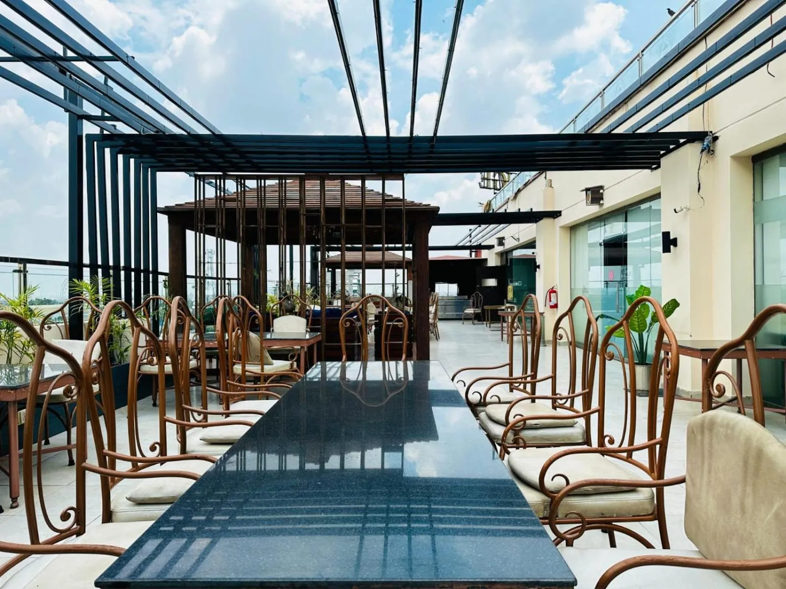 Restaurant/places to eat in Grand Regent Hotel and Suites