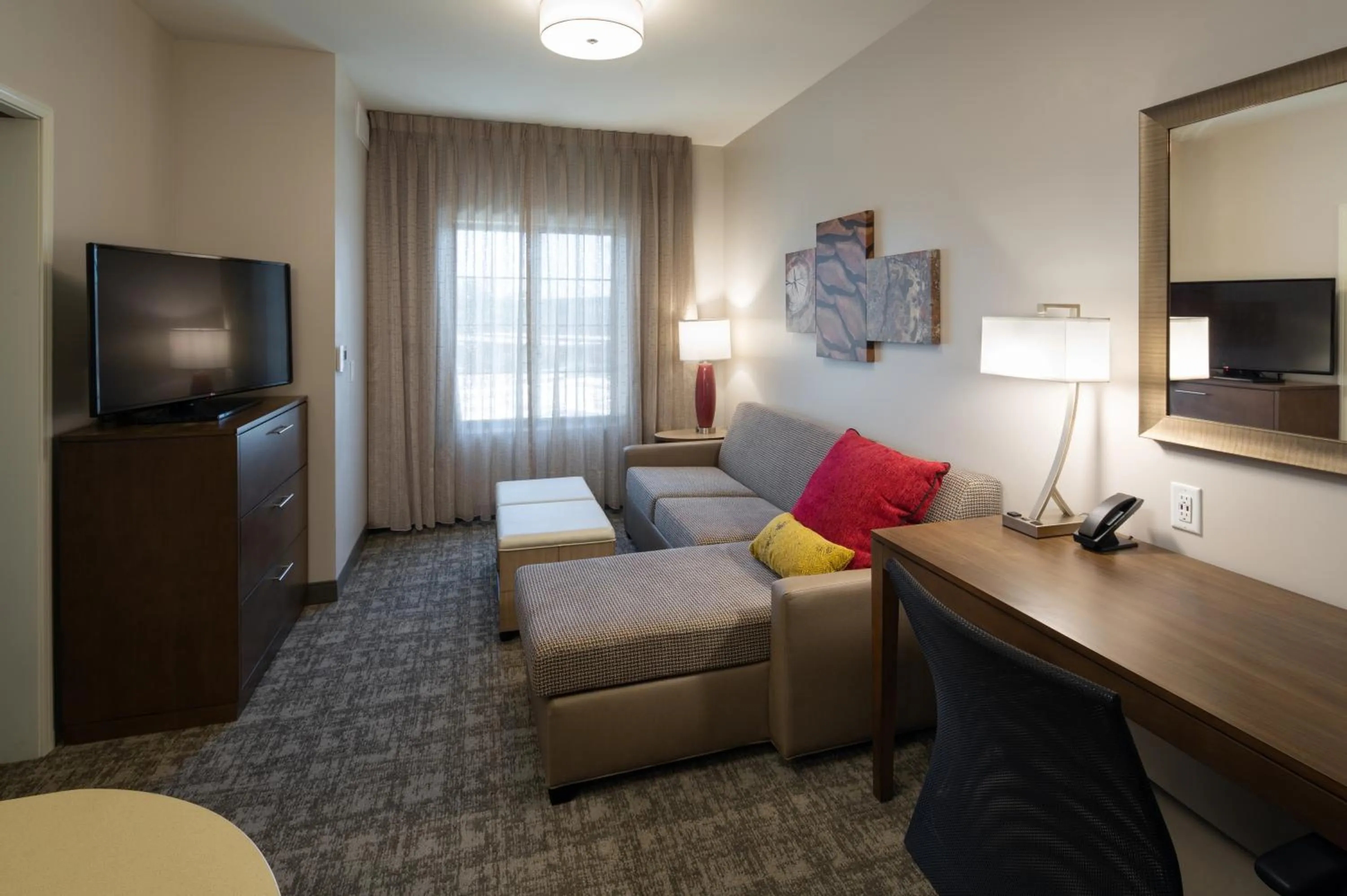 TV and multimedia in Staybridge Suites - Phoenix – Biltmore Area by IHG