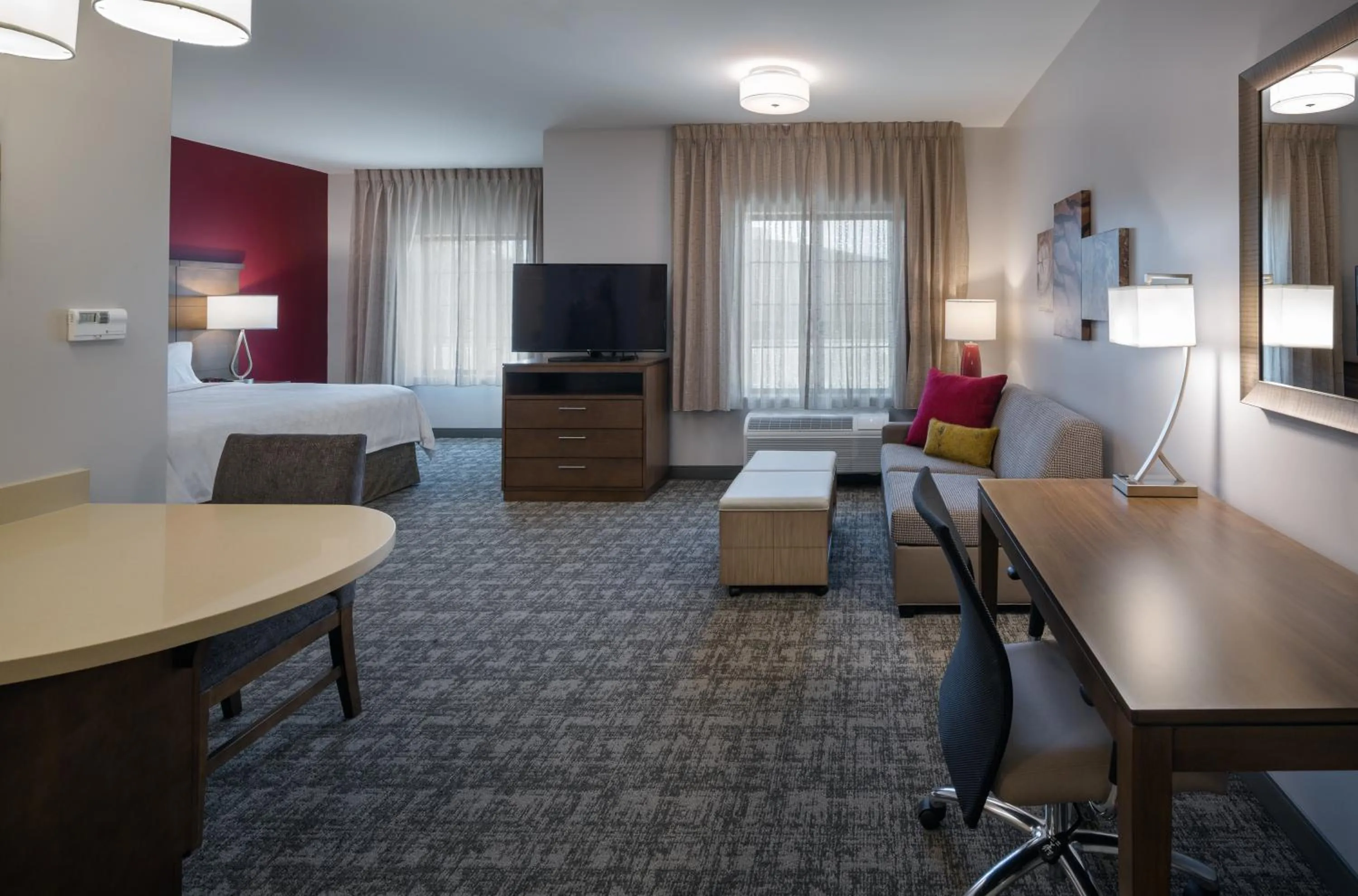 Photo of the whole room, Bed in Staybridge Suites - Phoenix – Biltmore Area by IHG