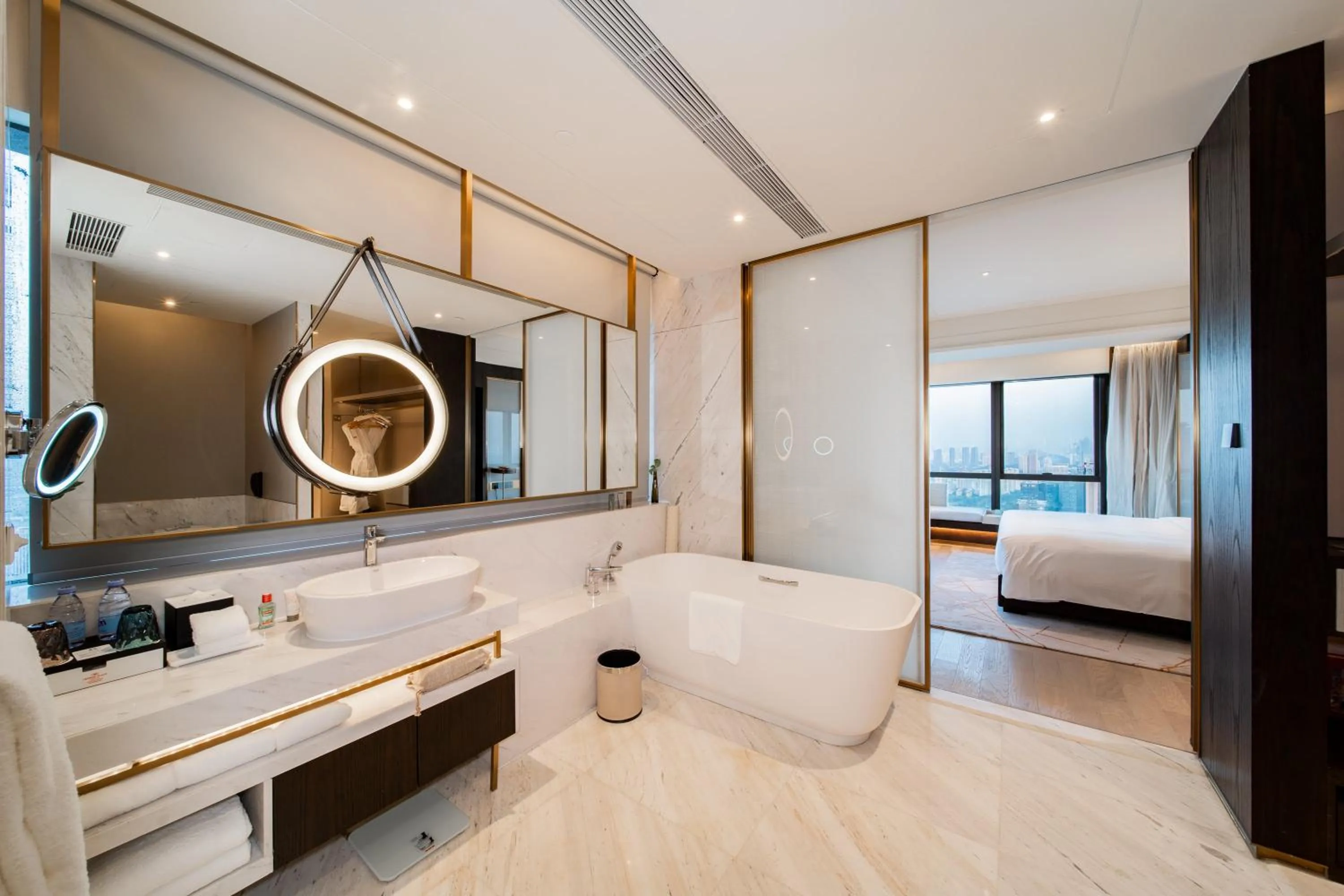 Photo of the whole room, Bed in Crowne Plaza Shenzhen Nanshan by IHG