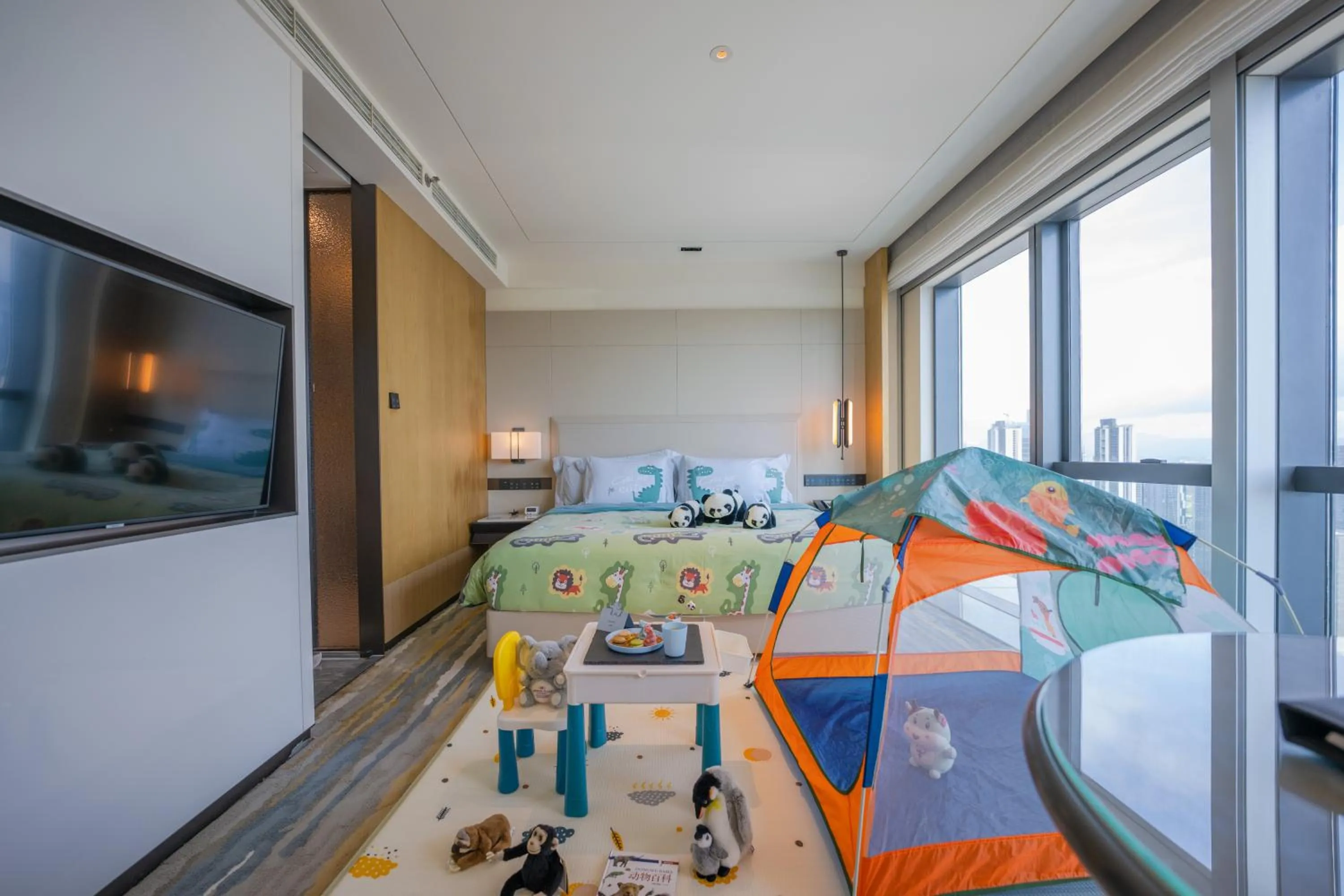 children, Bed in Crowne Plaza Shenzhen Nanshan by IHG