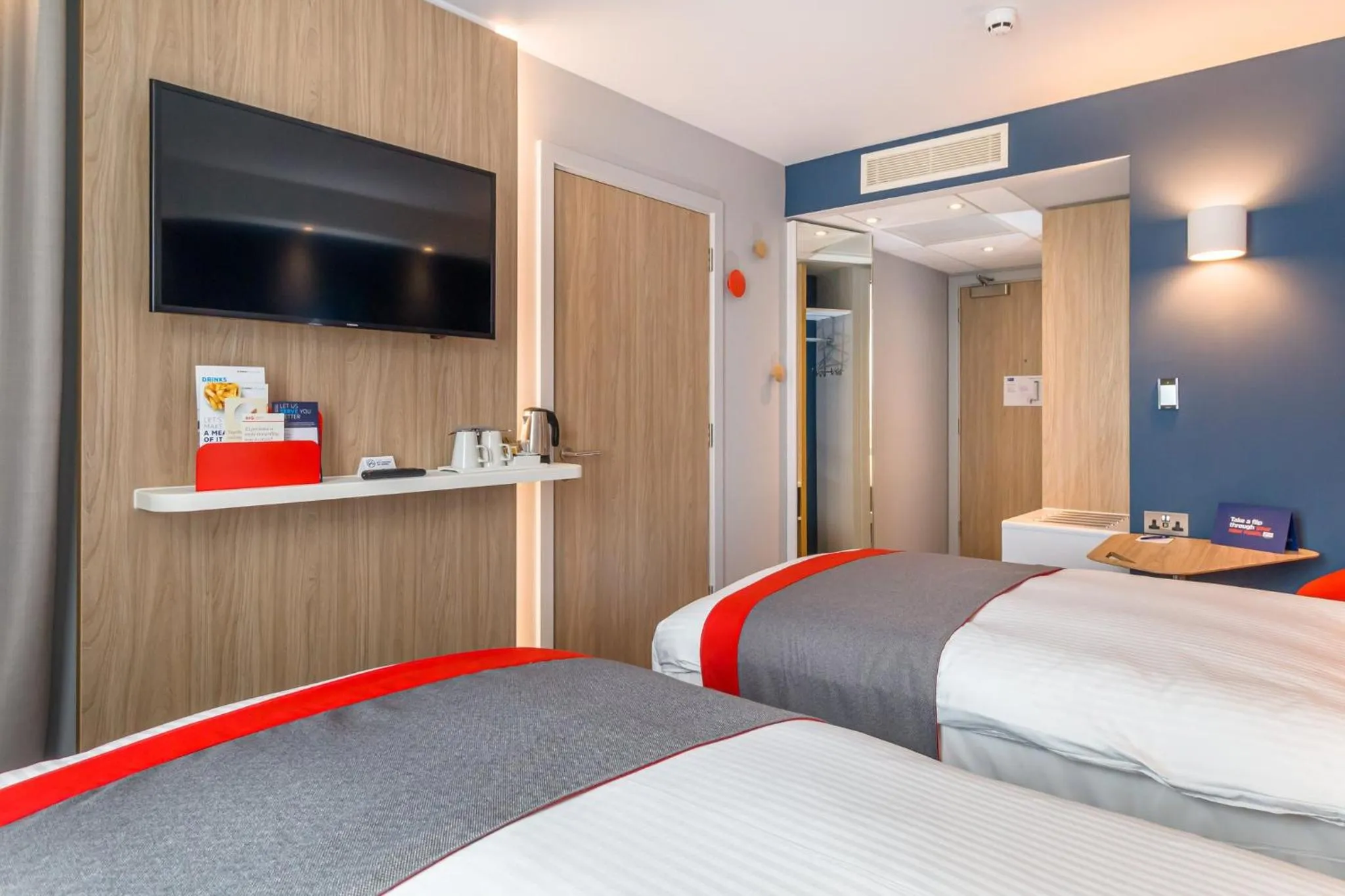 Photo of the whole room, Bed in Holiday Inn Express - Bodmin - Victoria Junction by IHG