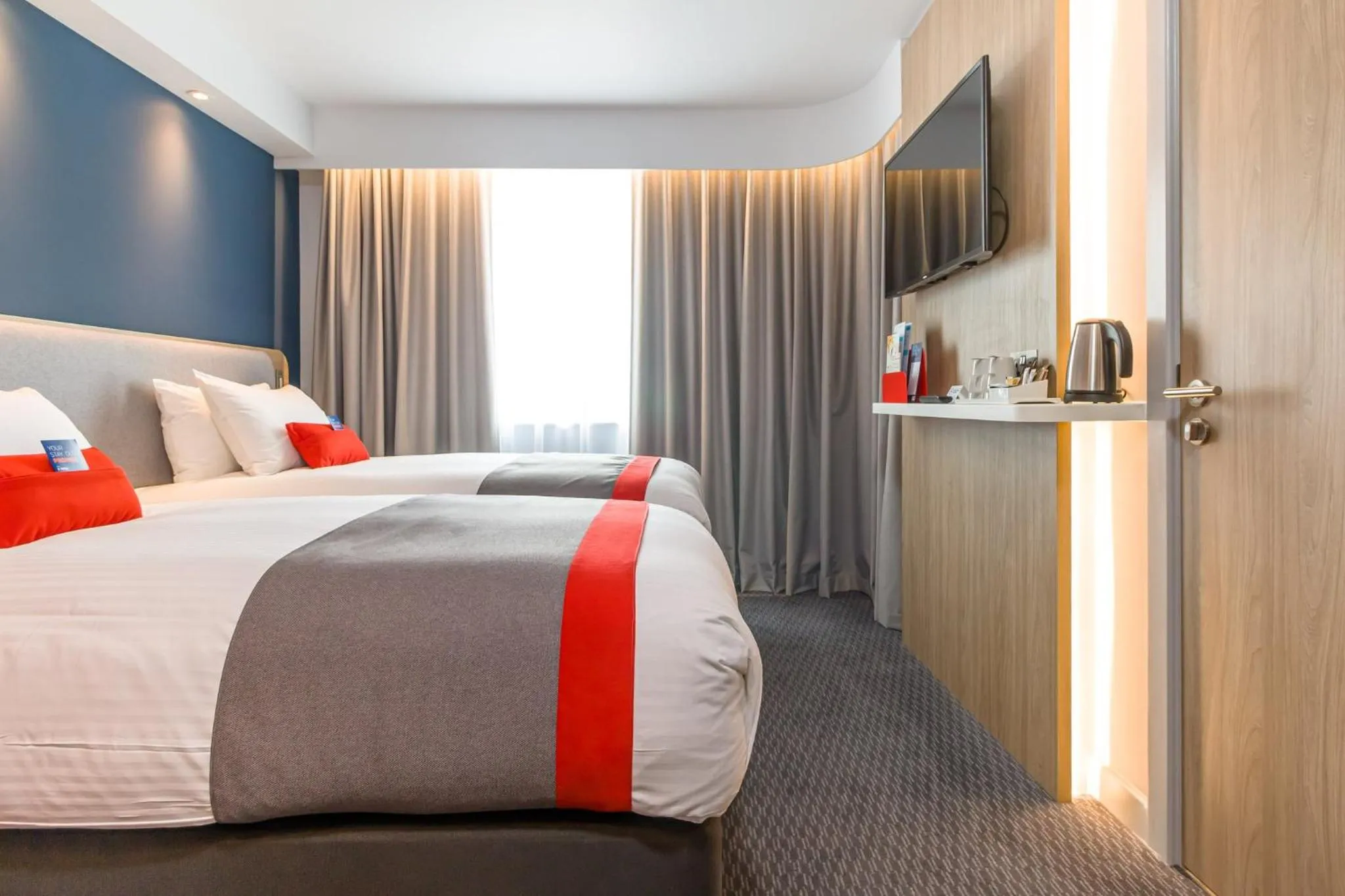 Photo of the whole room, Bed in Holiday Inn Express - Bodmin - Victoria Junction by IHG