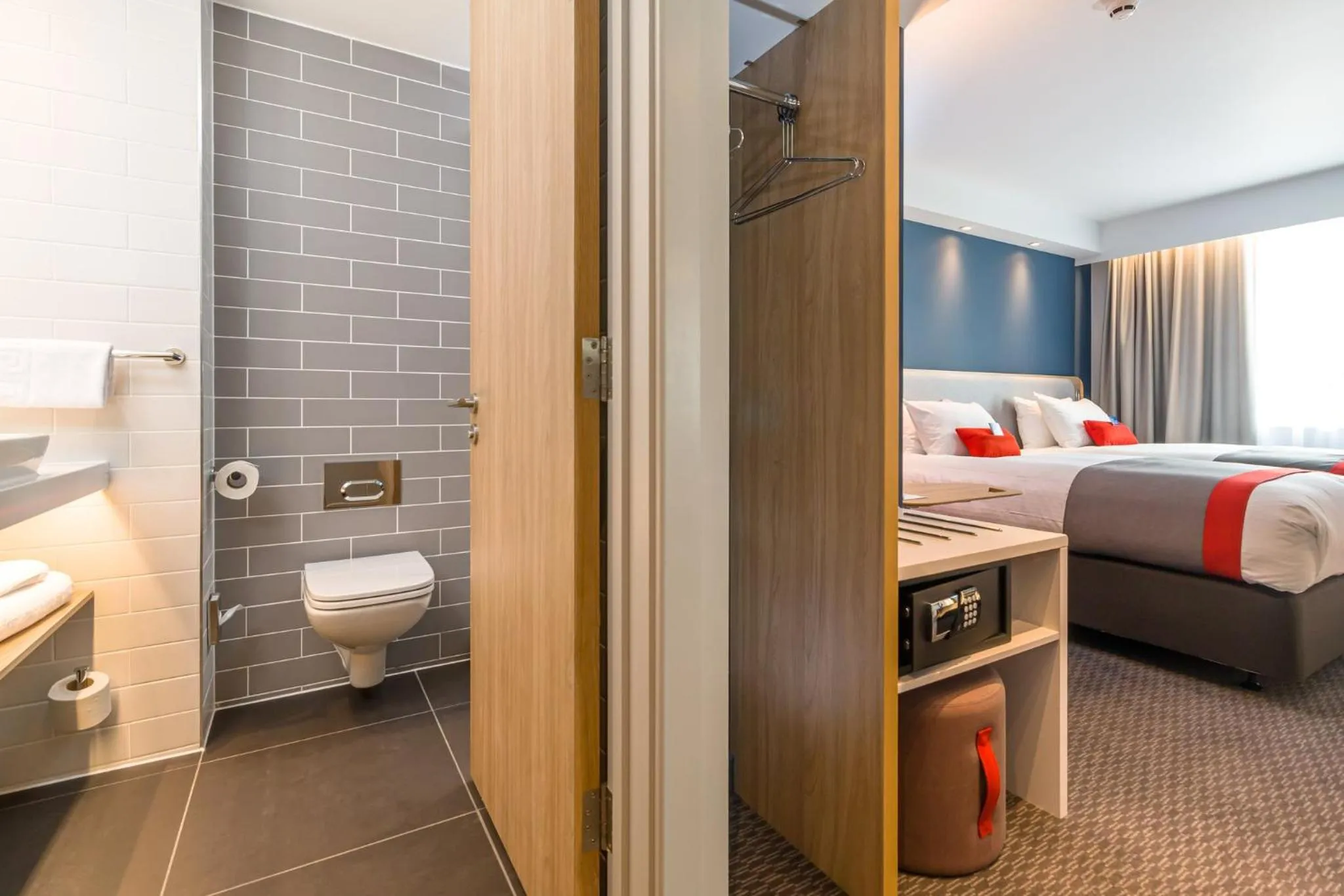 Photo of the whole room, Bed in Holiday Inn Express - Bodmin - Victoria Junction by IHG