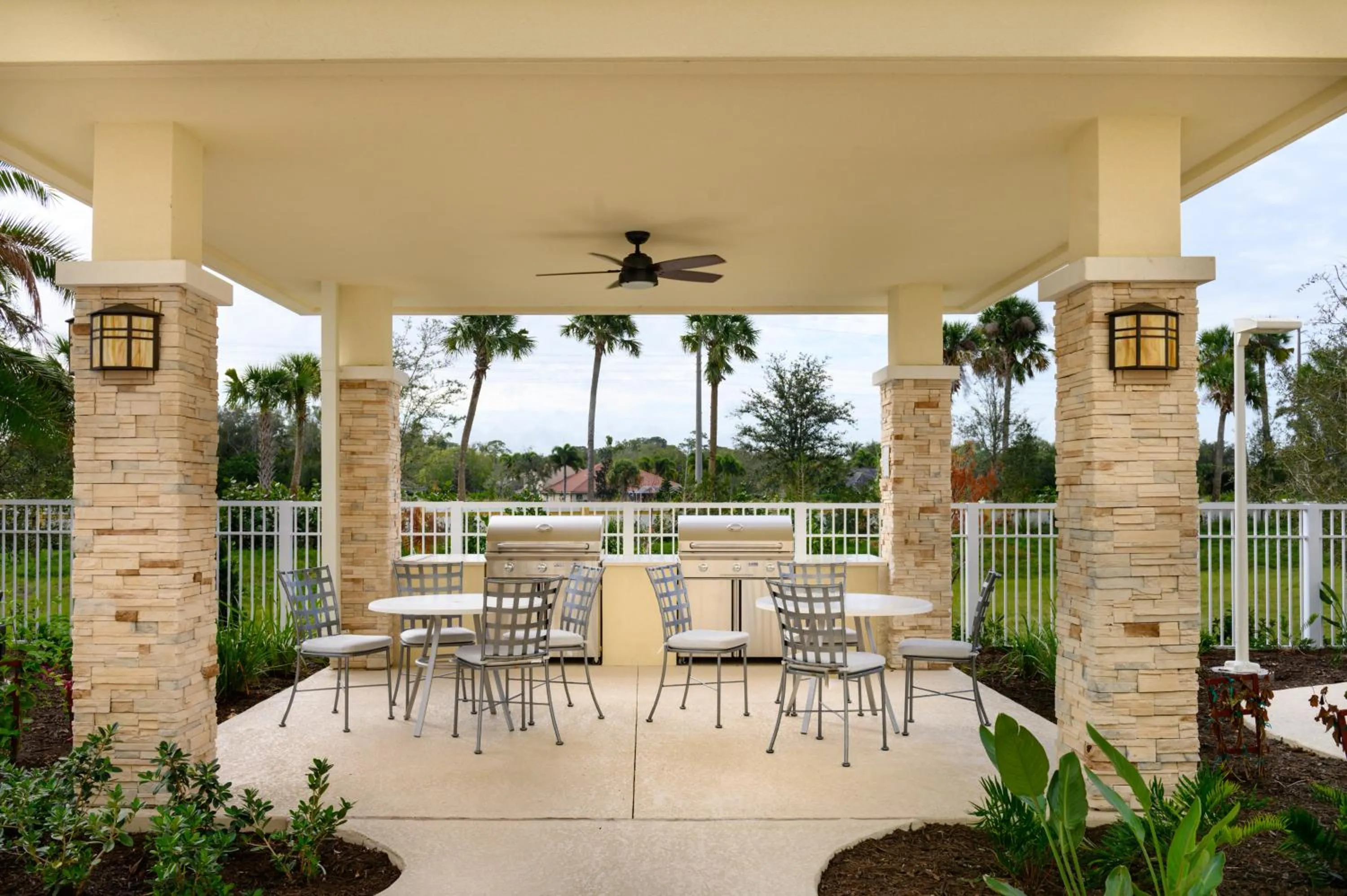 Lobby or reception in Staybridge Suites - Vero Beach by IHG