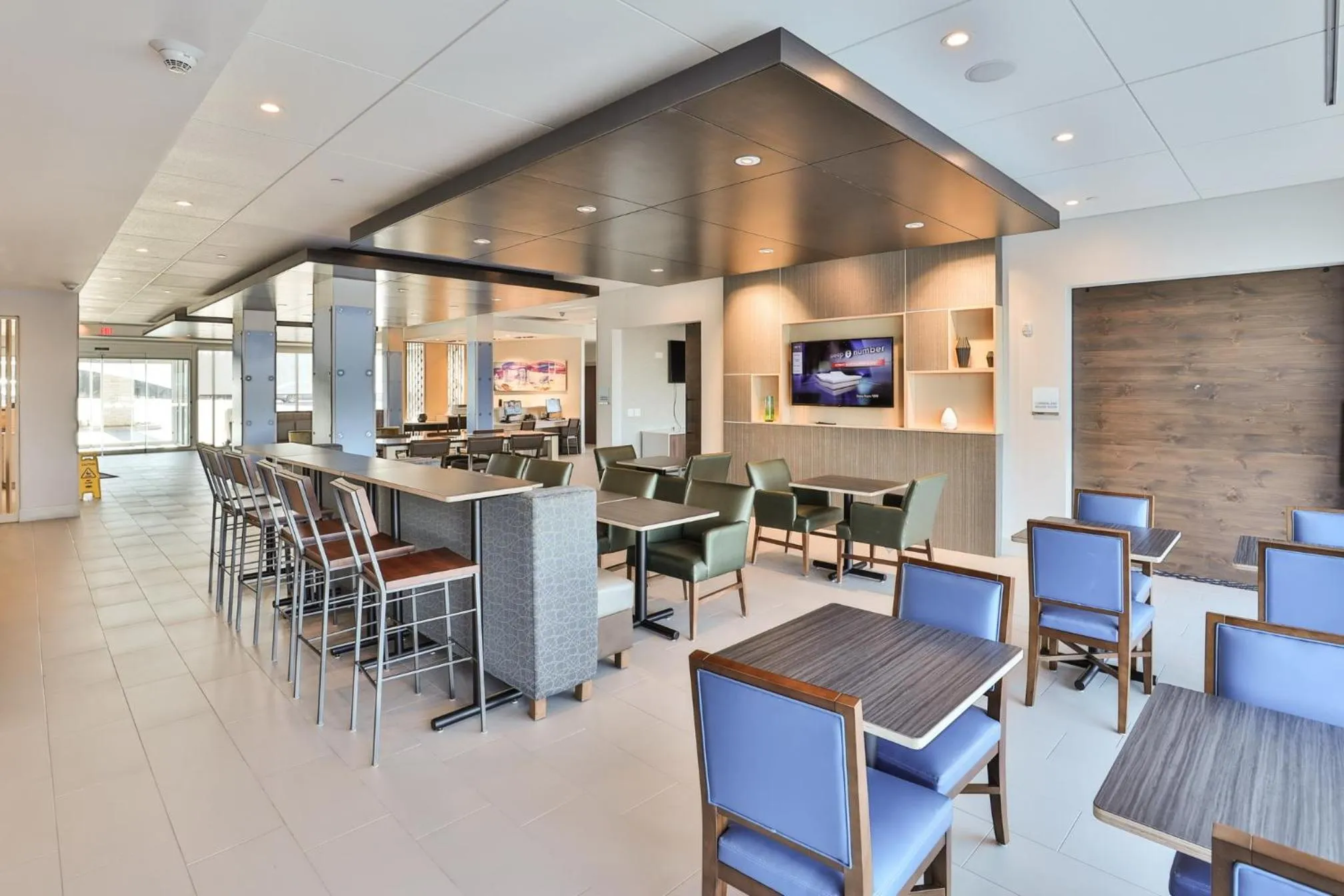 Communal lounge/ TV room in Holiday Inn Express & Suites - Nashville MetroCenter Downtown by IHG