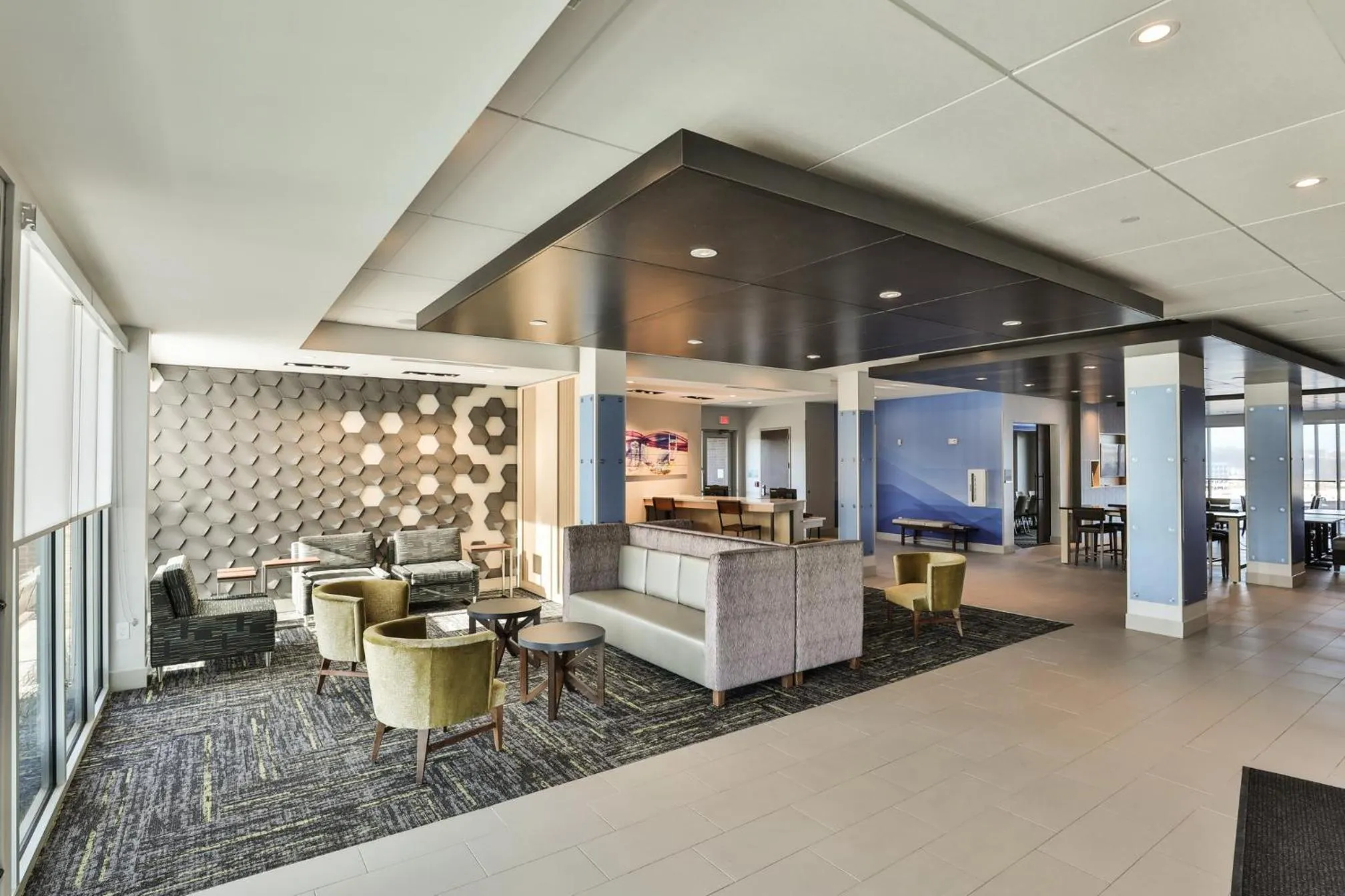 Lobby or reception in Holiday Inn Express & Suites - Nashville MetroCenter Downtown by IHG
