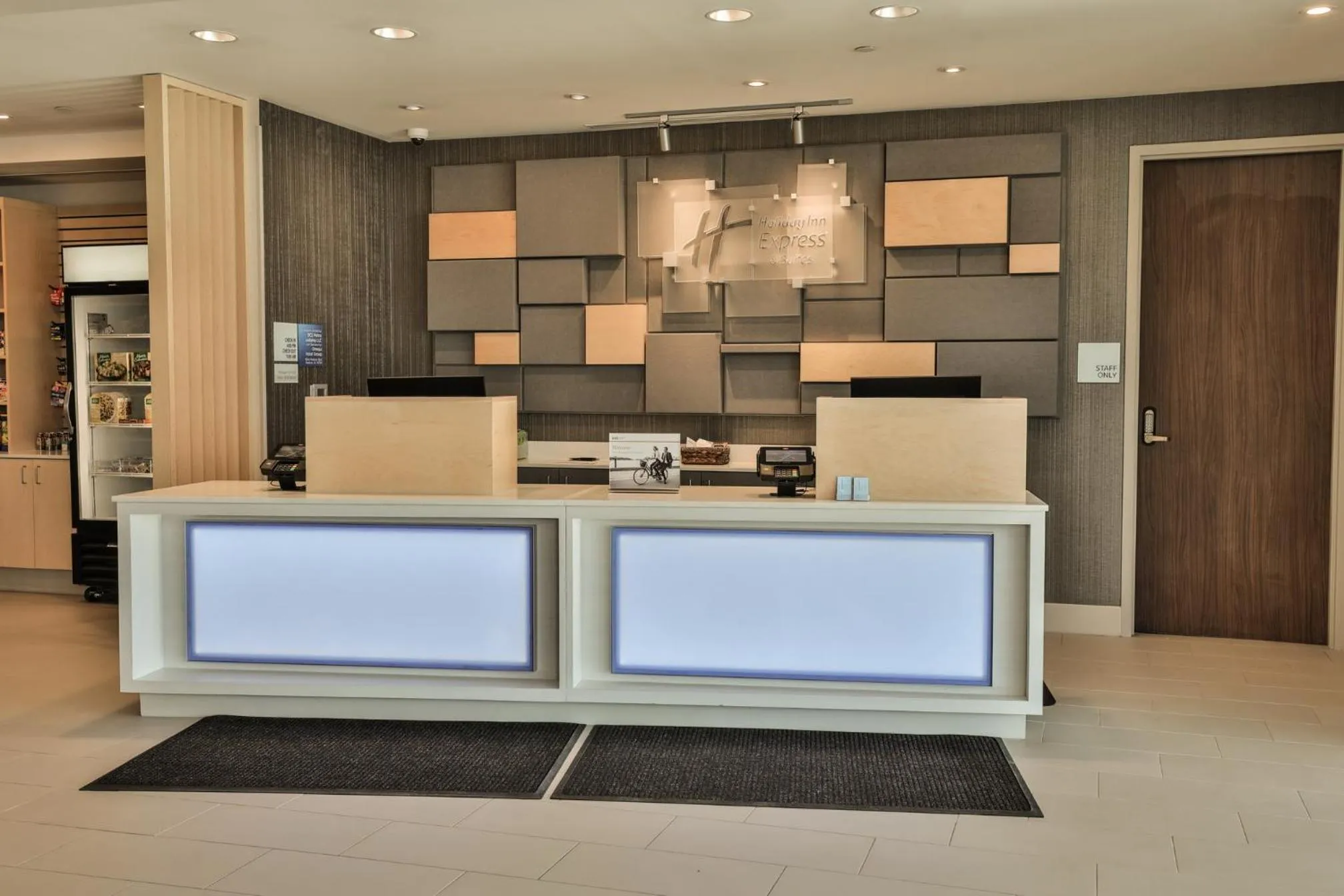 Lobby or reception in Holiday Inn Express & Suites - Nashville MetroCenter Downtown by IHG