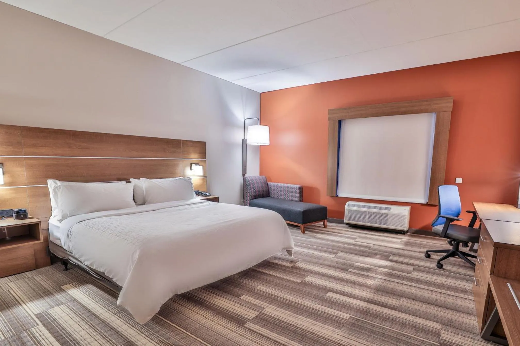 Bed in Holiday Inn Express & Suites - Nashville MetroCenter Downtown by IHG