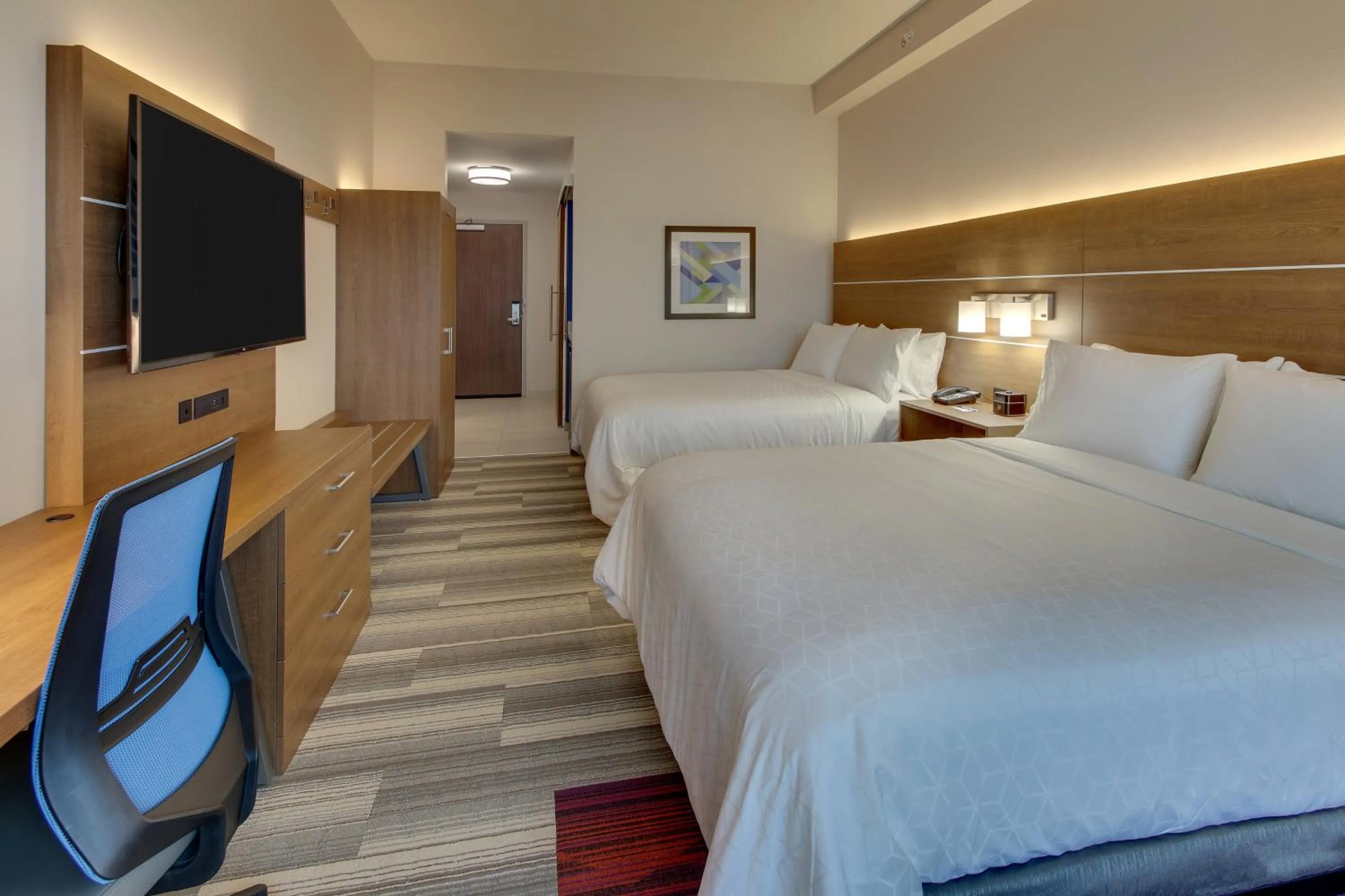 Photo of the whole room, Bed in Holiday Inn Express & Suites - Nashville MetroCenter Downtown by IHG