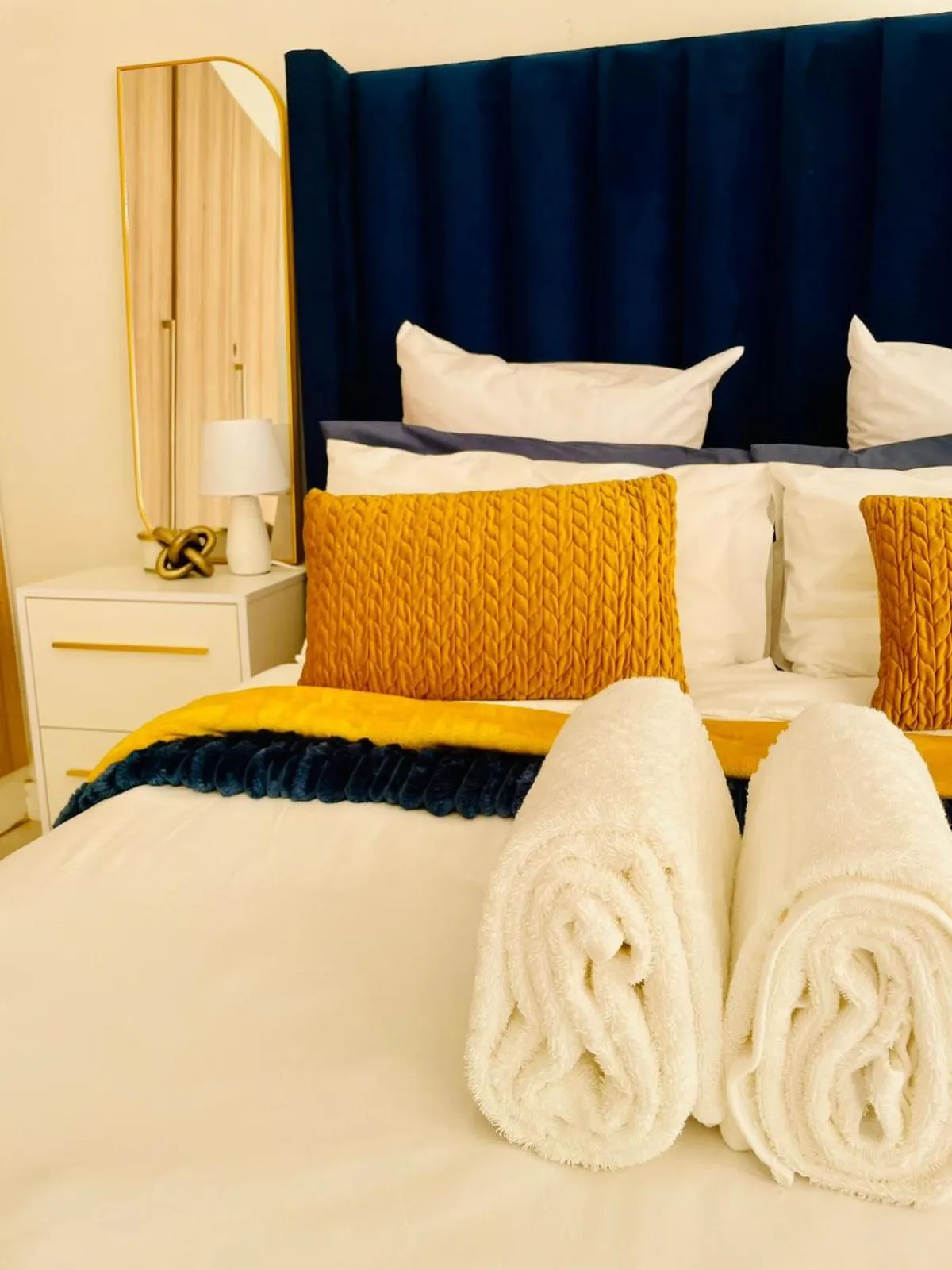 Bed in The Blyde, an impeccable blissful getaway (Balwin properties)