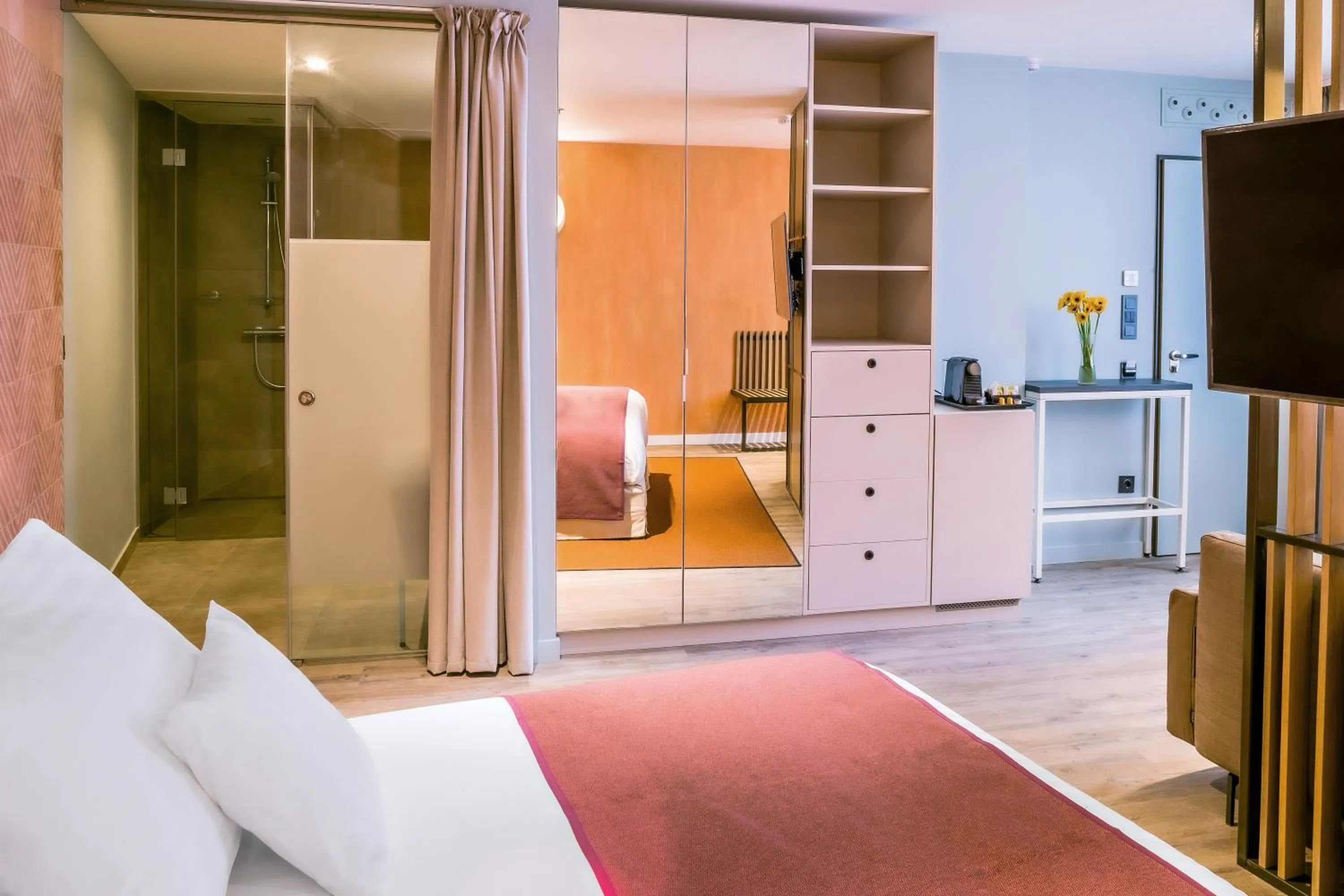 Photo of the whole room, Bed in Cortile Hotel - Adults Only