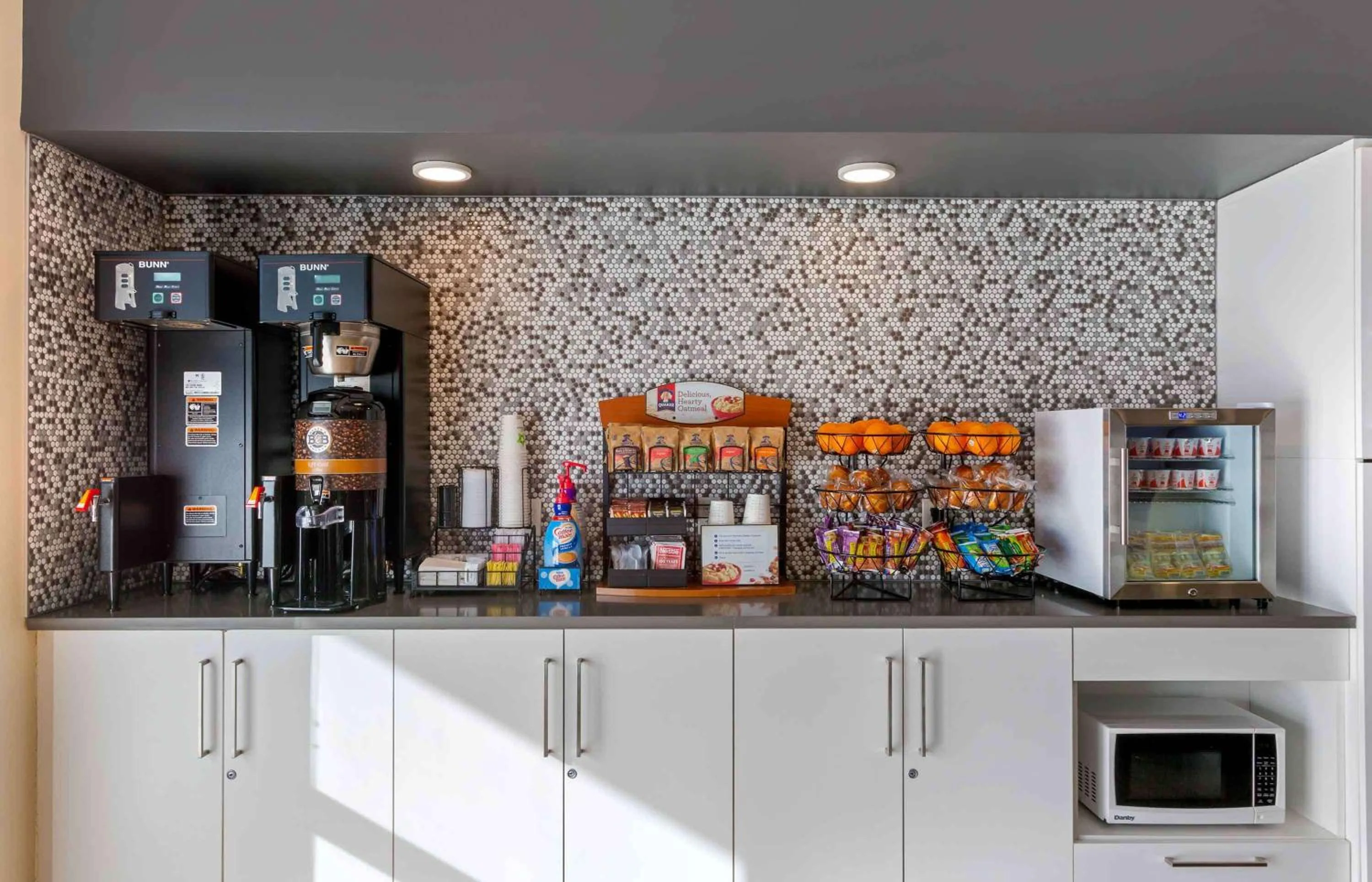 Breakfast in Extended Stay America Premier Suites - Phoenix - Chandler - Downtown