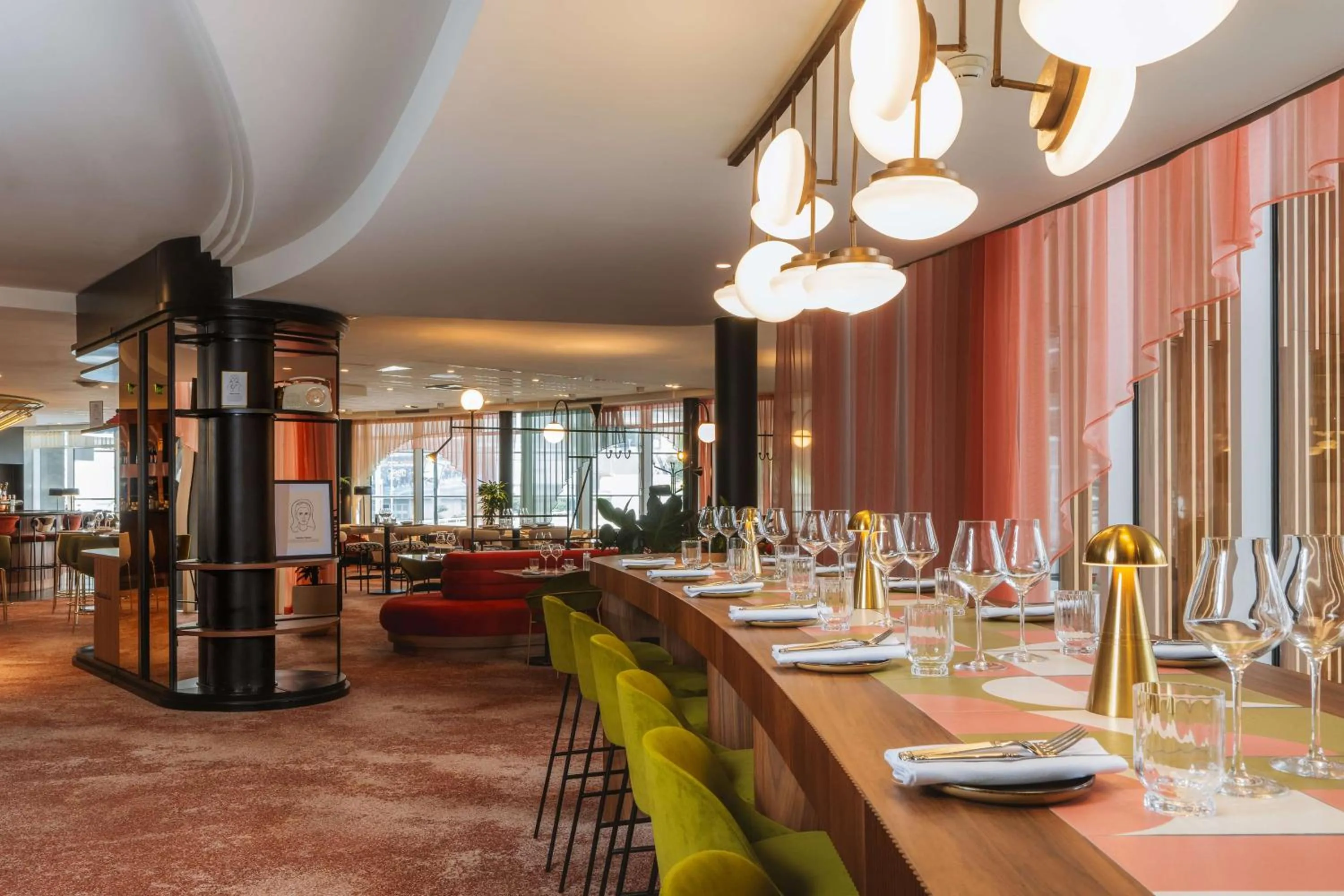 Restaurant/places to eat in Hilton Paris La Défense