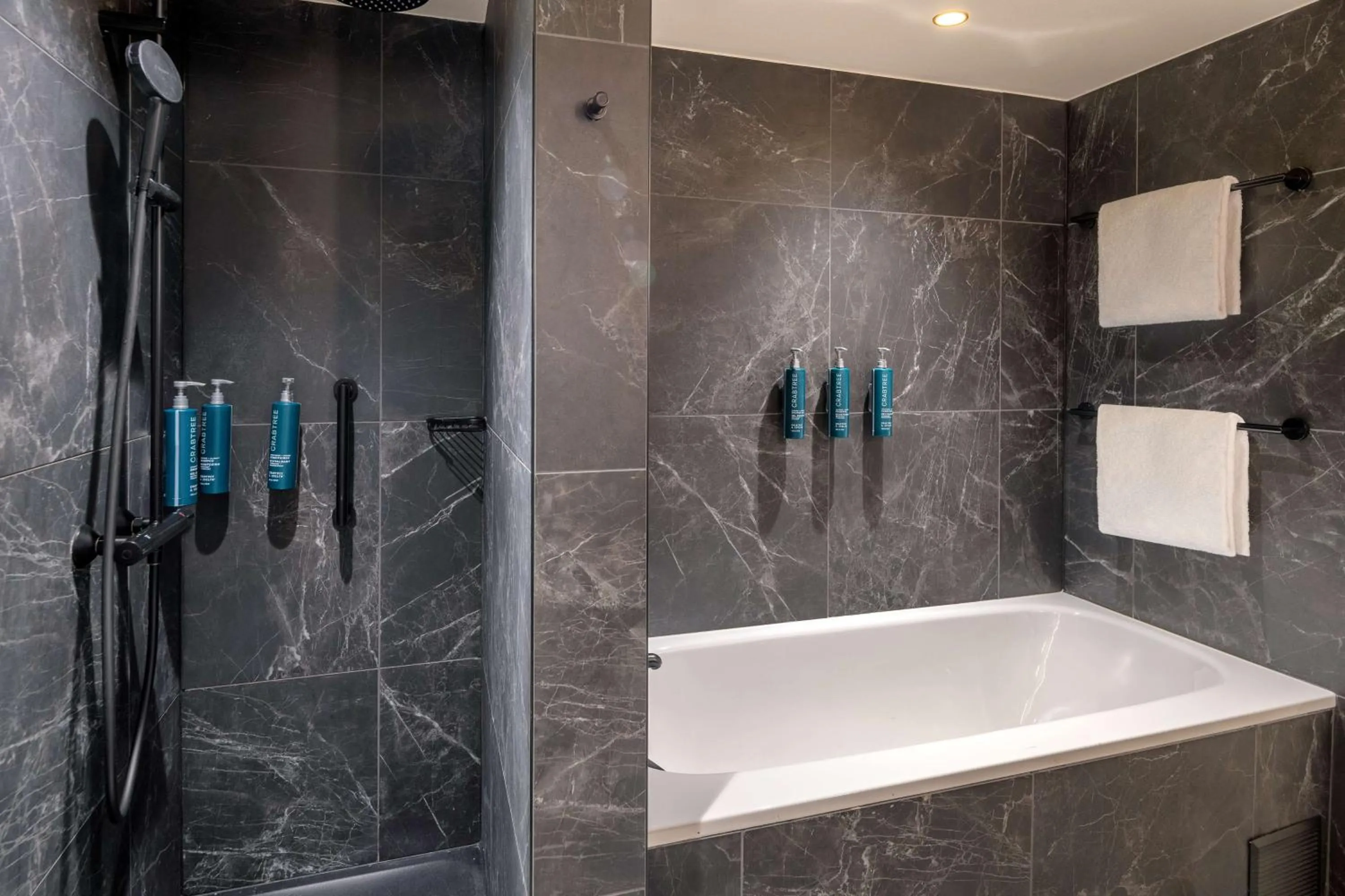 Bathroom in Hilton Paris La Défense