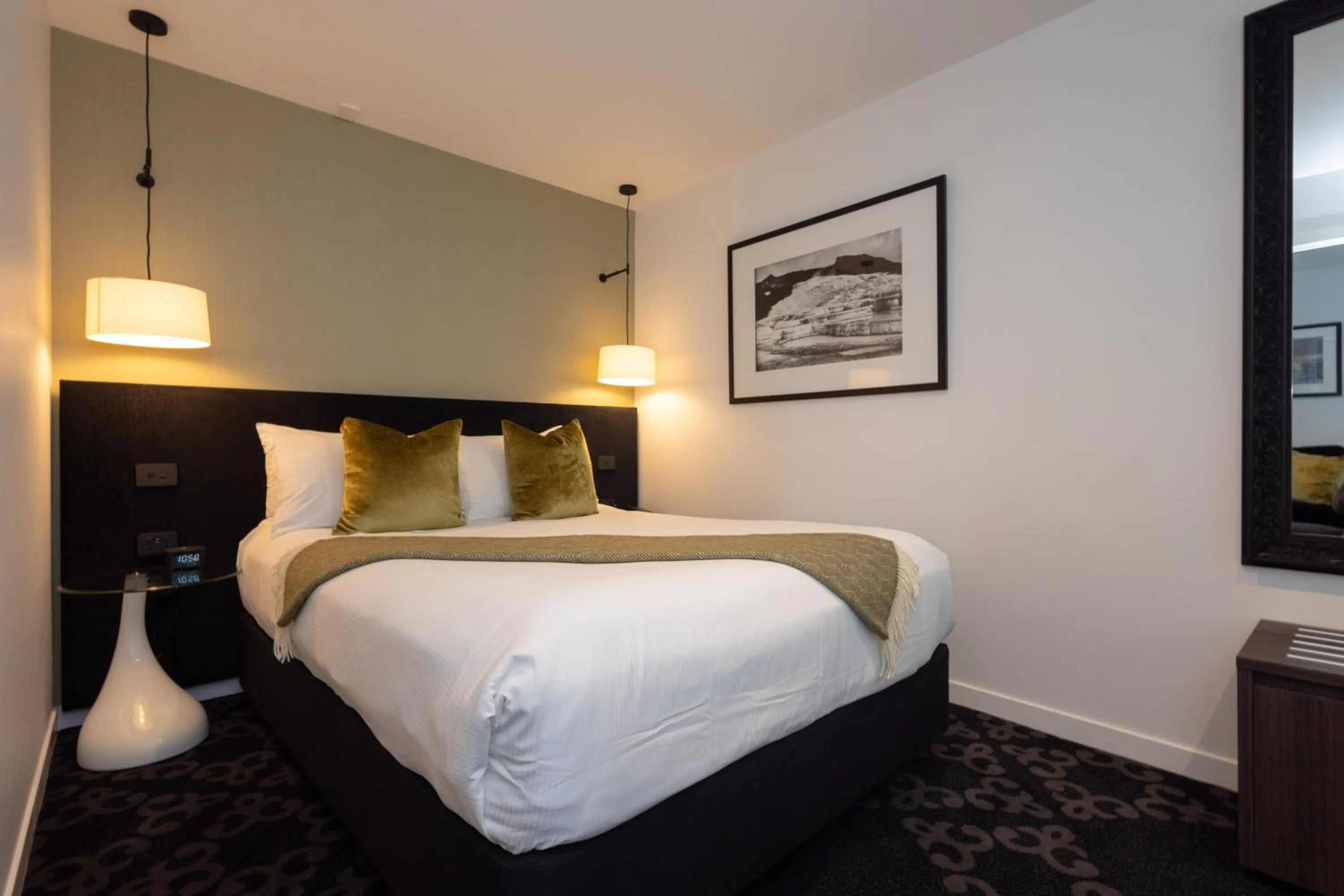 Bedroom, Bed in Regent of Rotorua Boutique Hotel