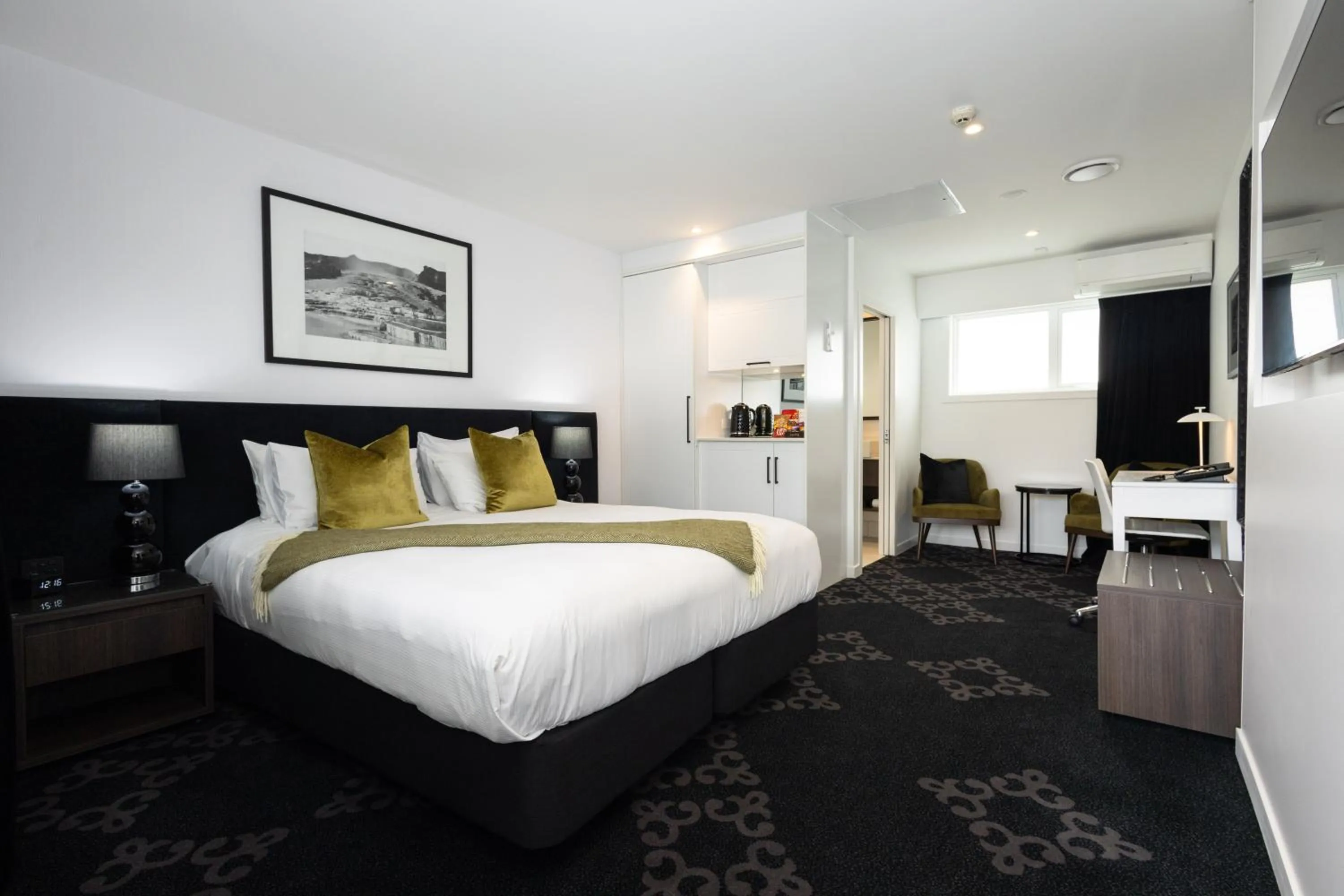 Photo of the whole room, Bed in Regent of Rotorua Boutique Hotel