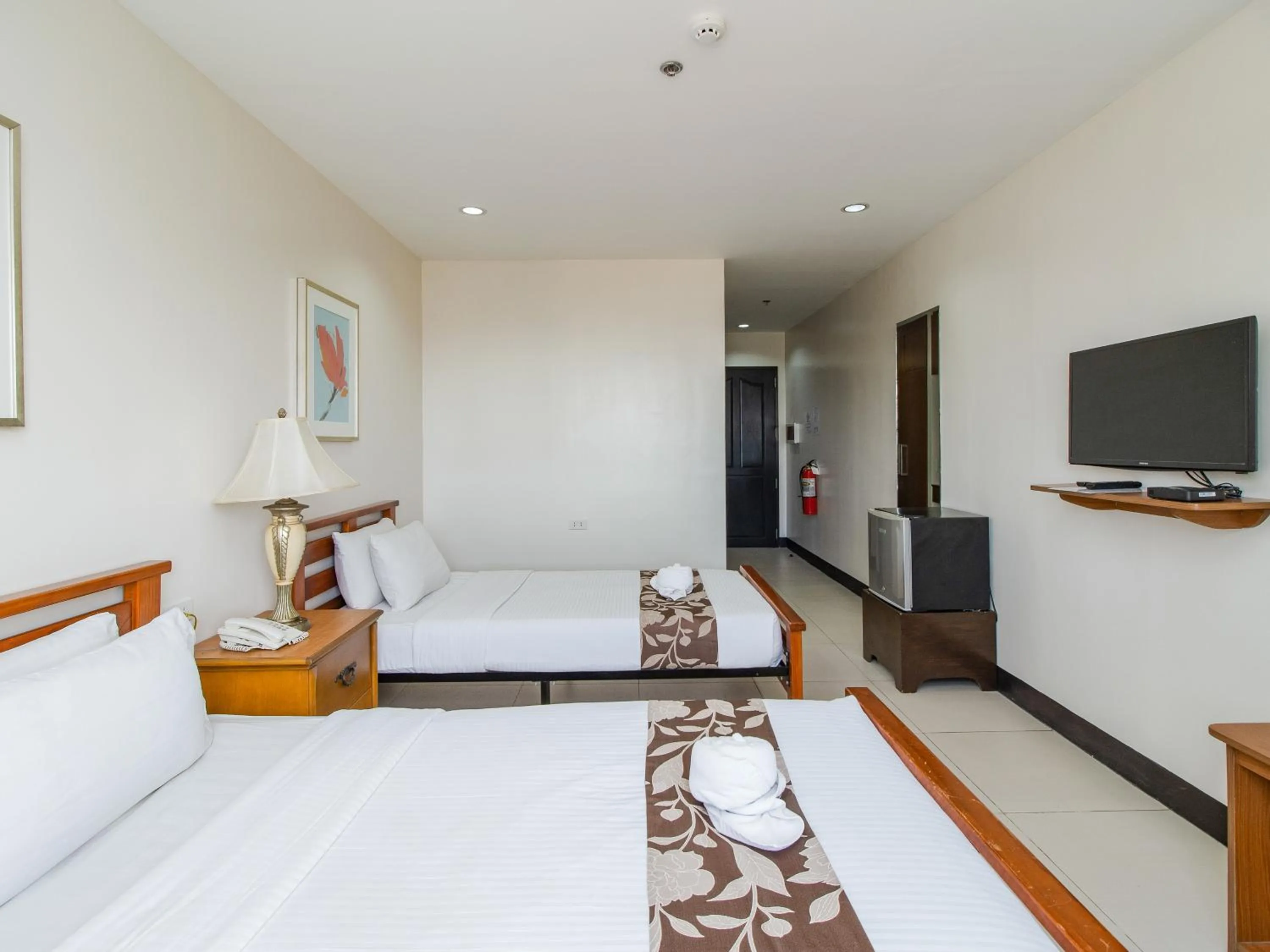 Communal lounge/ TV room, Bed in Main Hotel & Suites