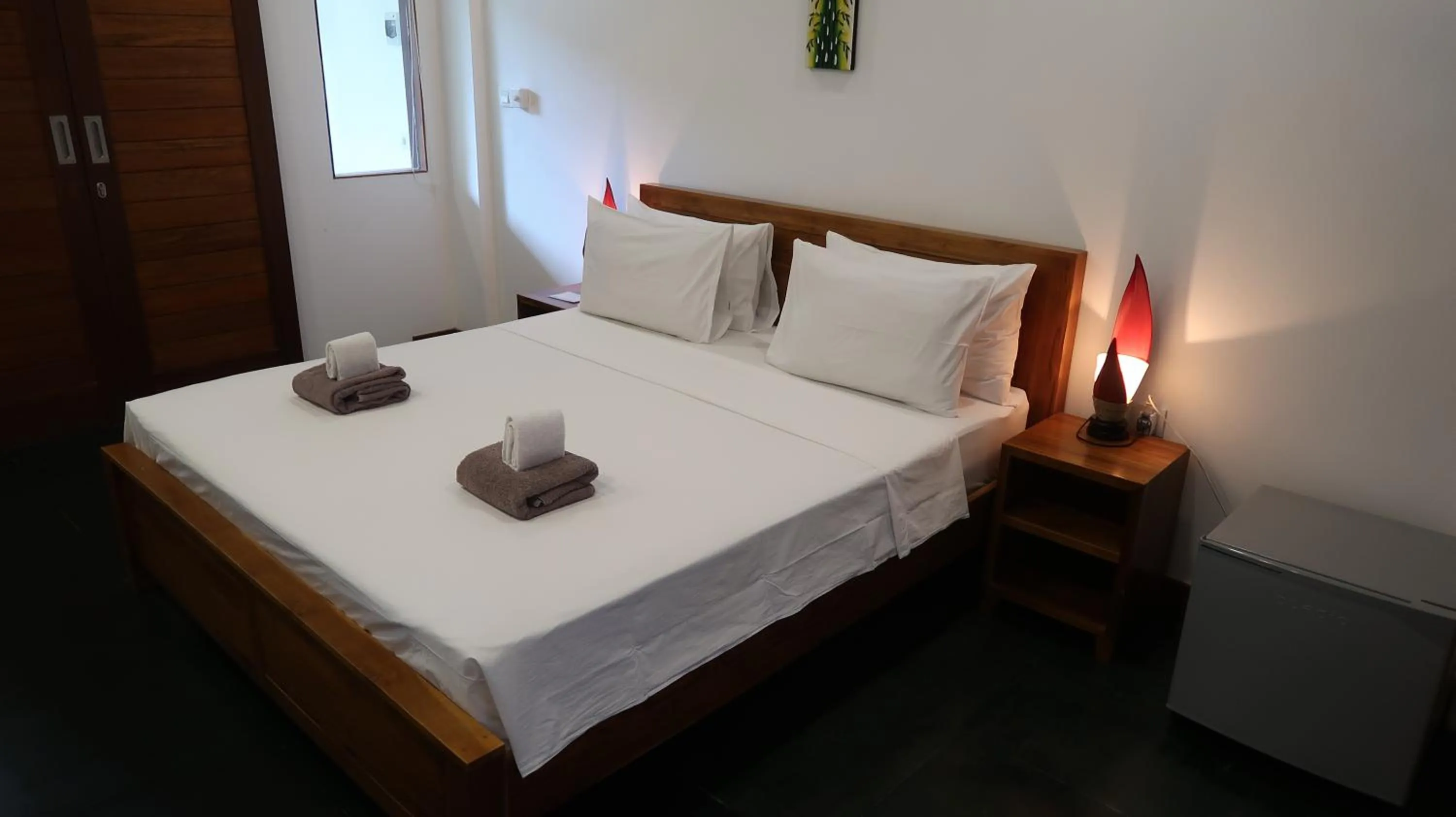 Photo of the whole room, Bed in Dream Divers Resort