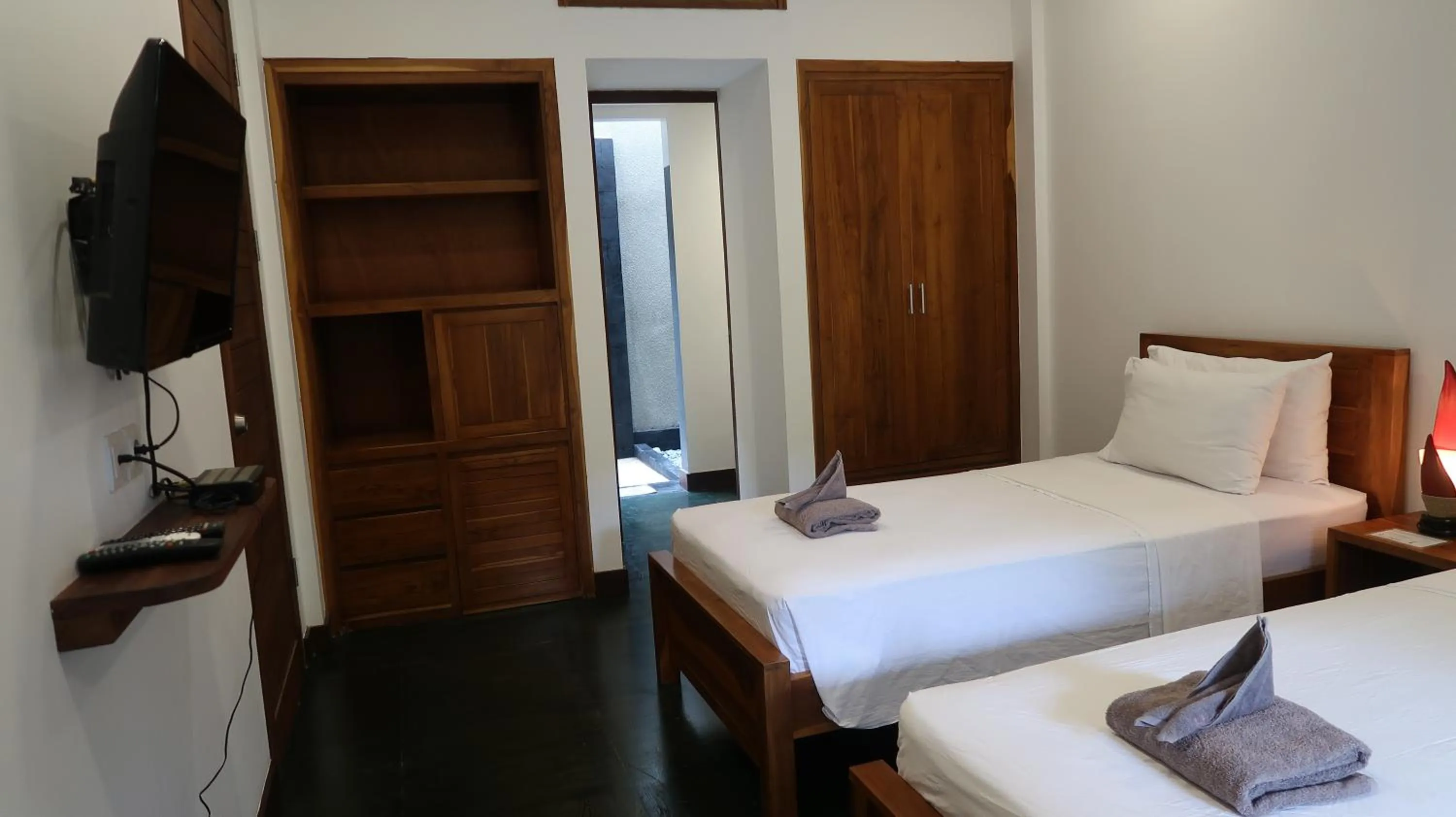 Photo of the whole room, Bed in Dream Divers Resort