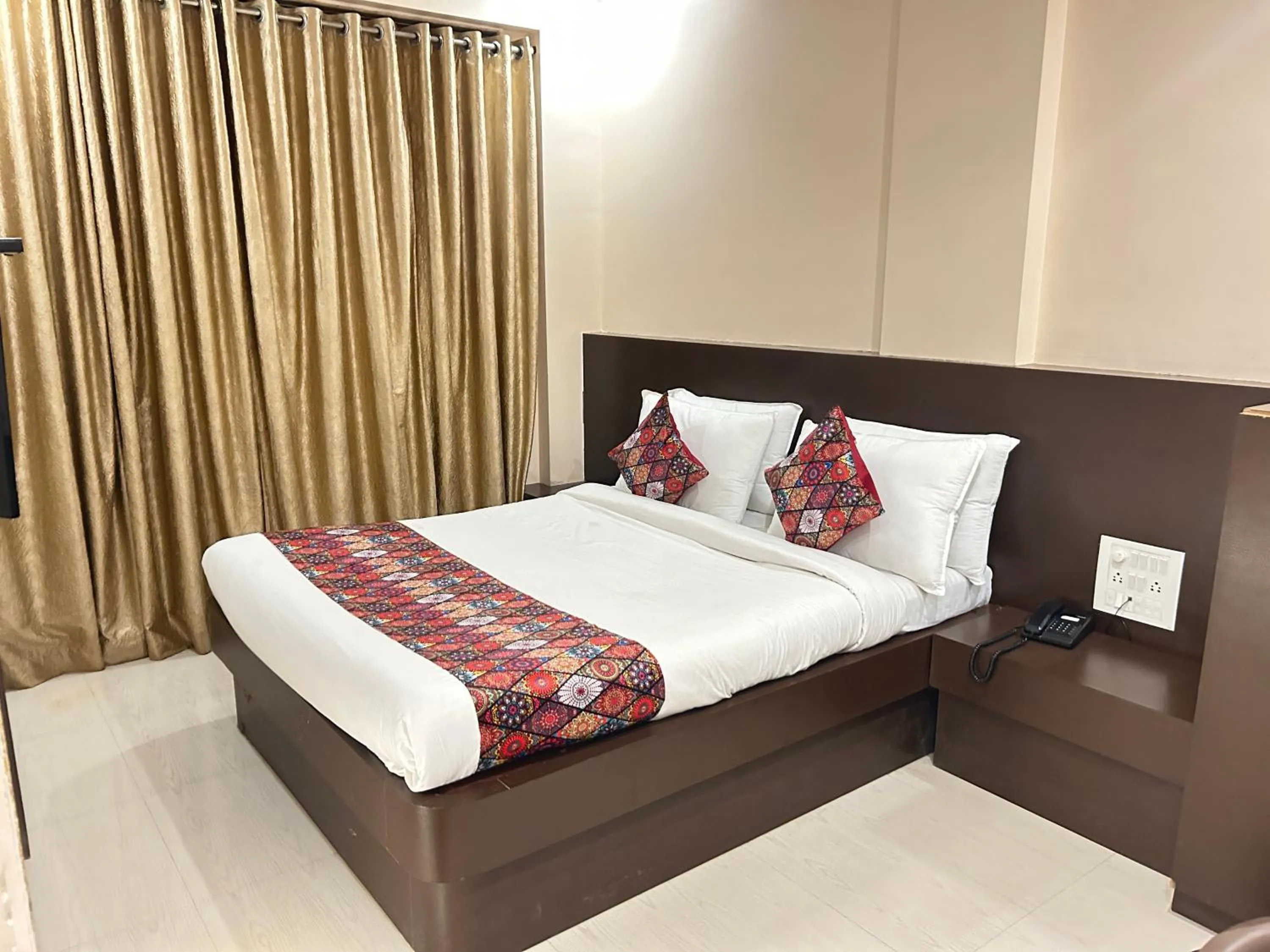 Bedroom, Bed in Hotel Krishna Sai Kutir