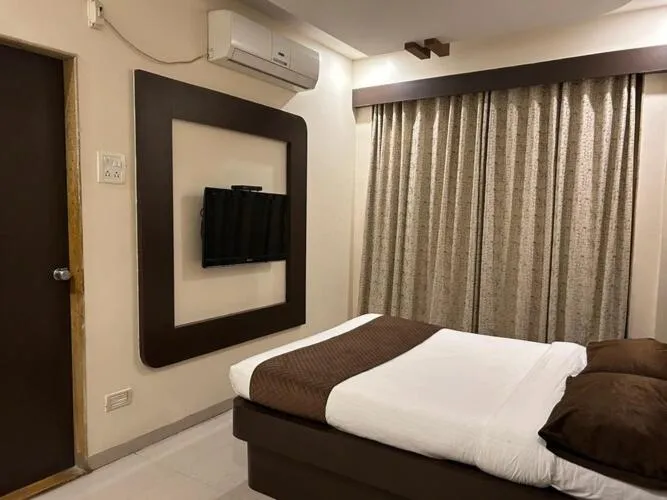 Bed in Hotel Krishna Sai Kutir