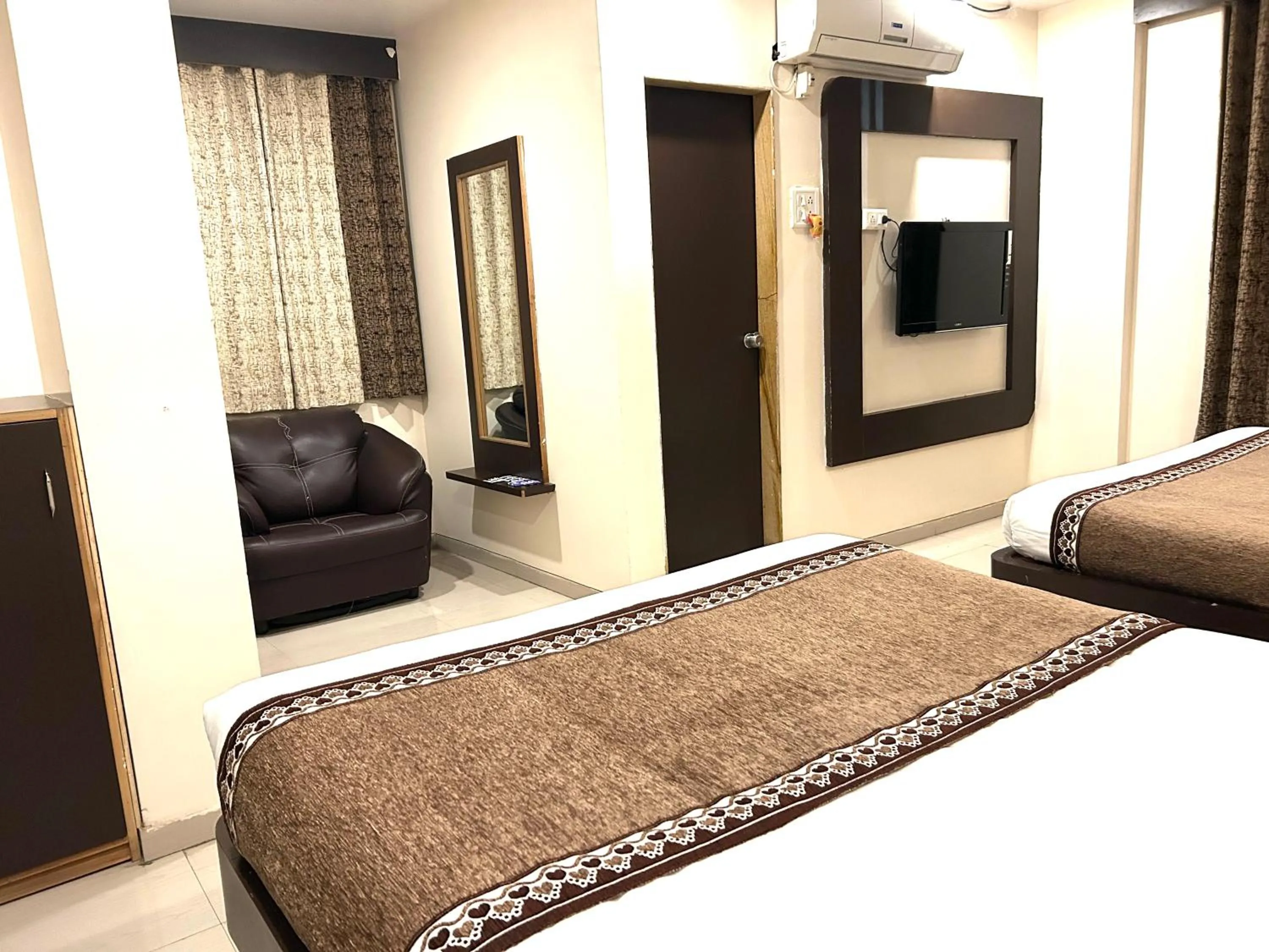 Seating area, Bed in Hotel Krishna Sai Kutir