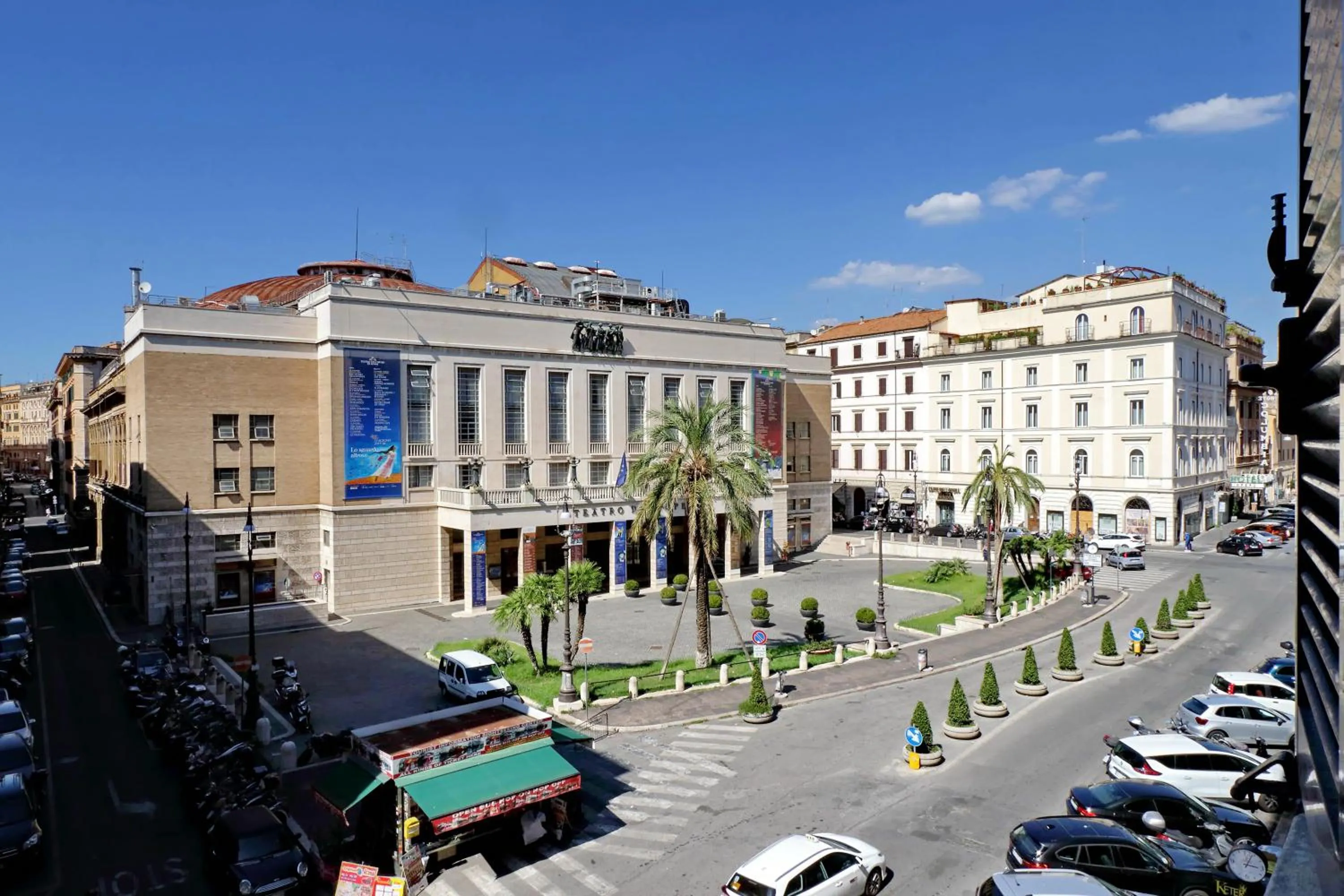 Property building in Opera 58 - Teatro dell'Opera Suites