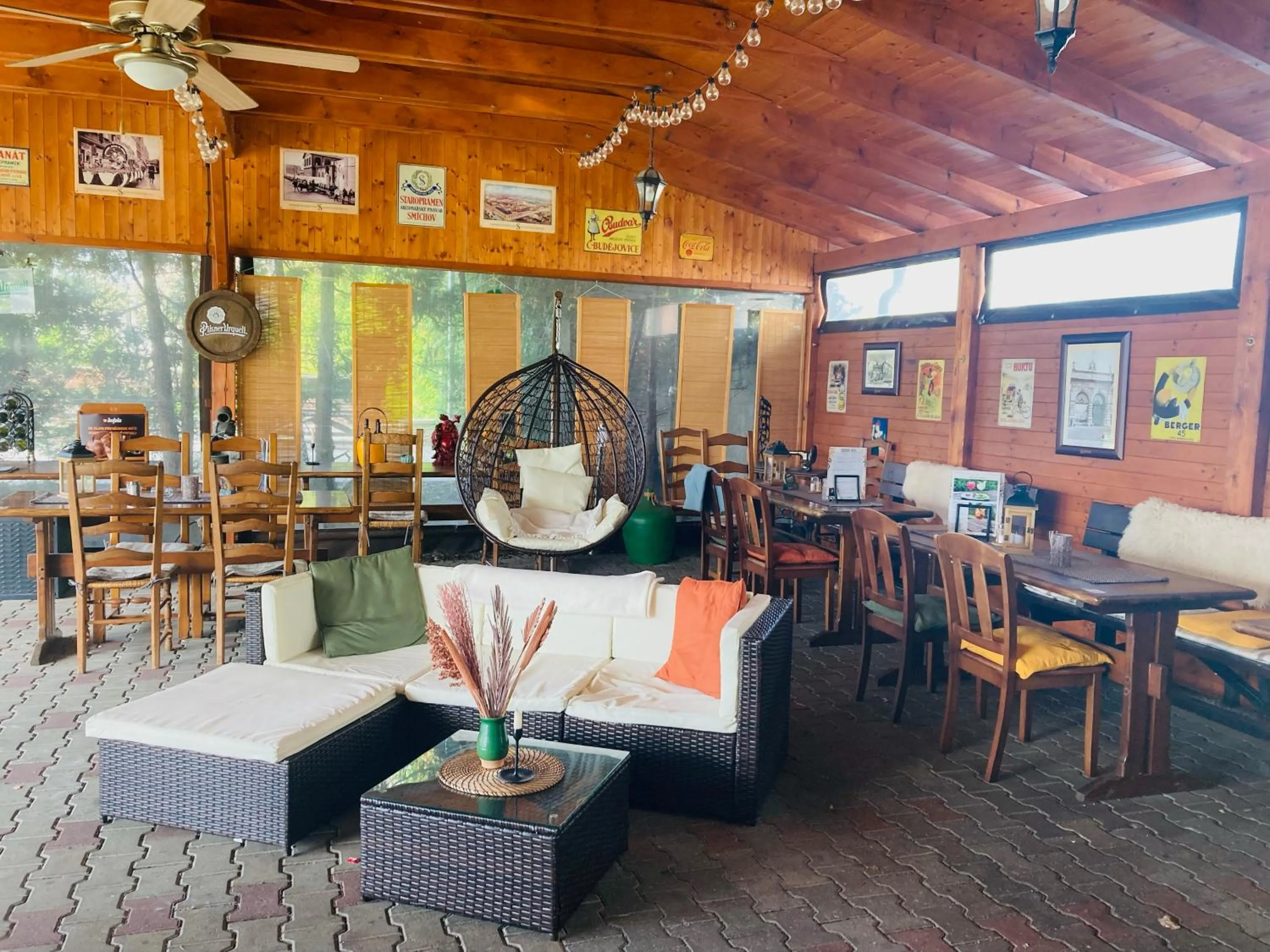 Restaurant/places to eat in Hotel 21