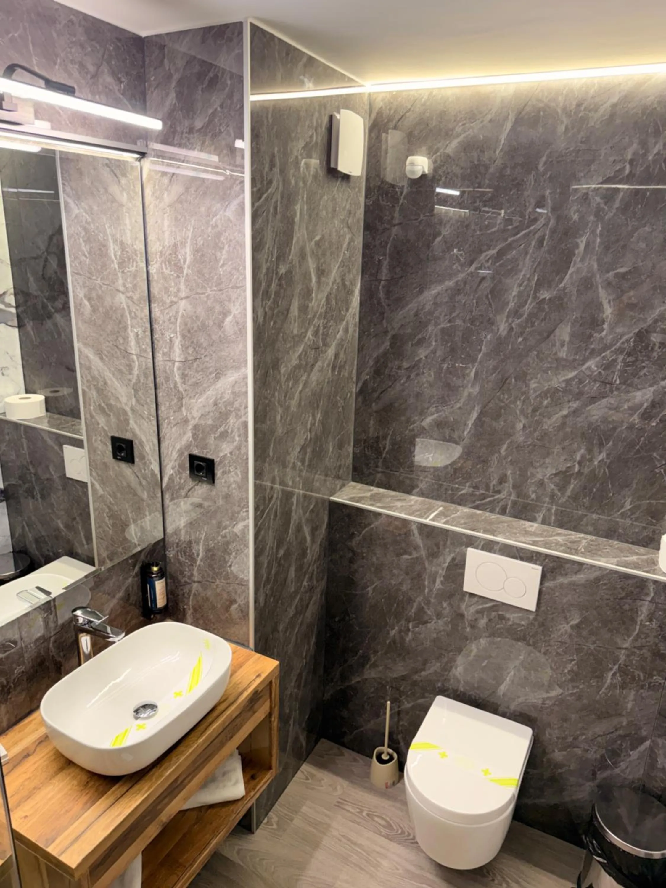 Shower in Hotel Bavaria