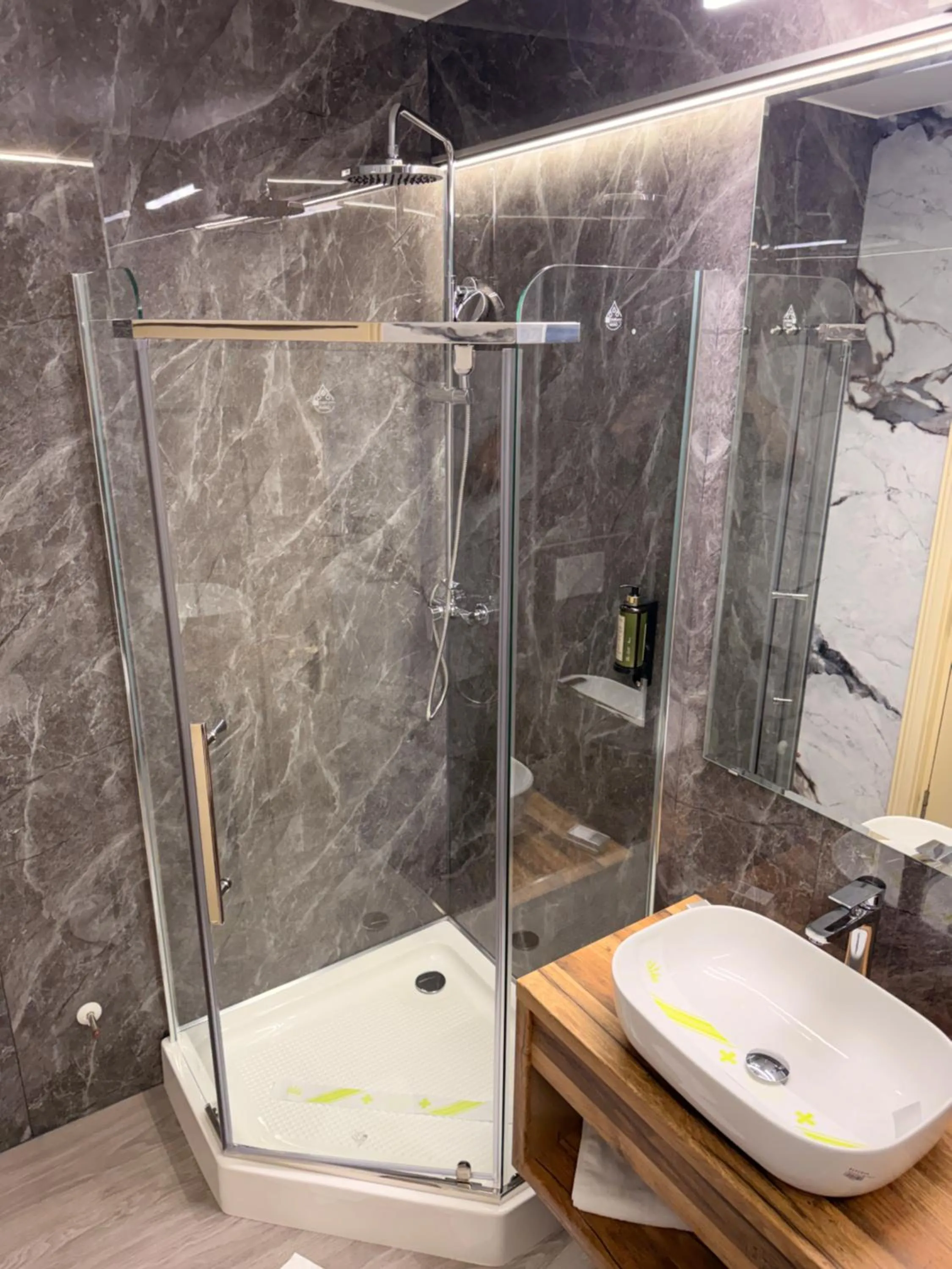 Shower in Hotel Bavaria