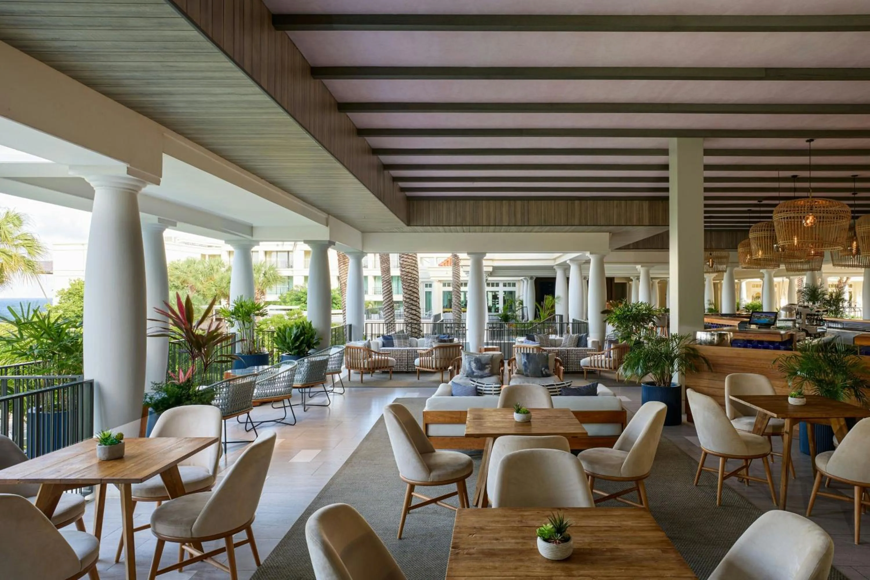 Lounge or bar in Curaçao Marriott Beach Resort