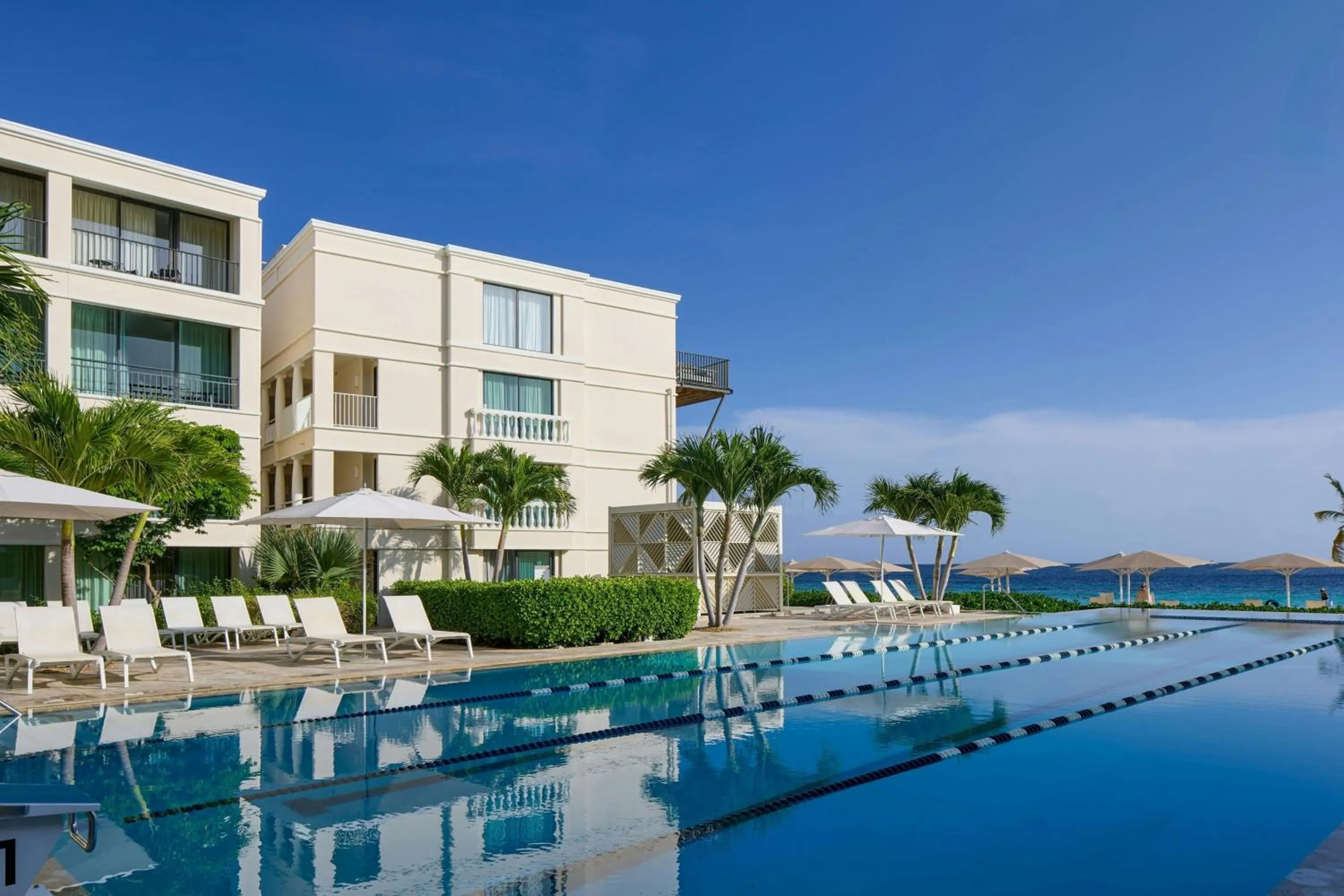 Swimming pool in Curaçao Marriott Beach Resort