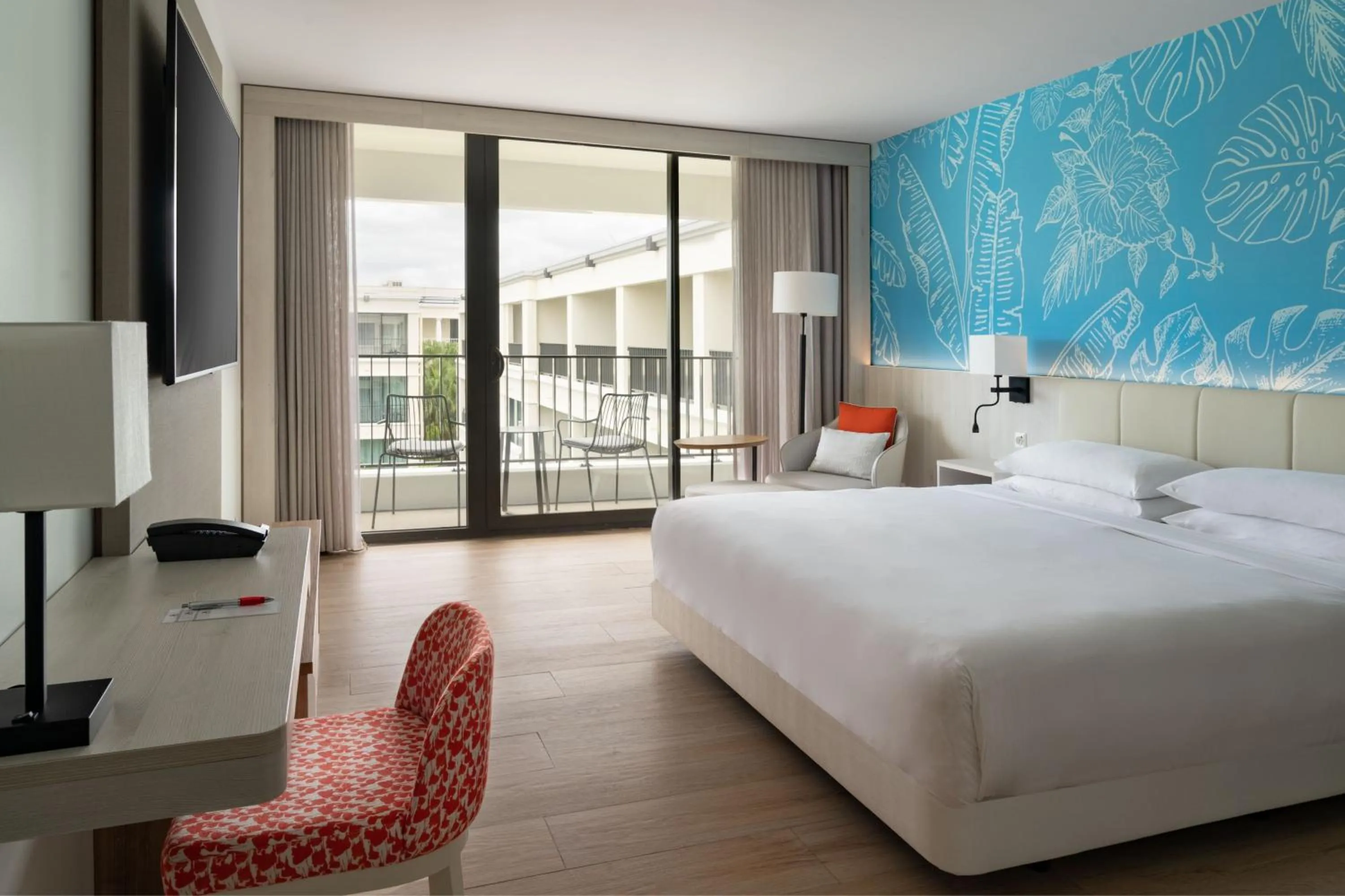 Photo of the whole room, Bed in Curaçao Marriott Beach Resort