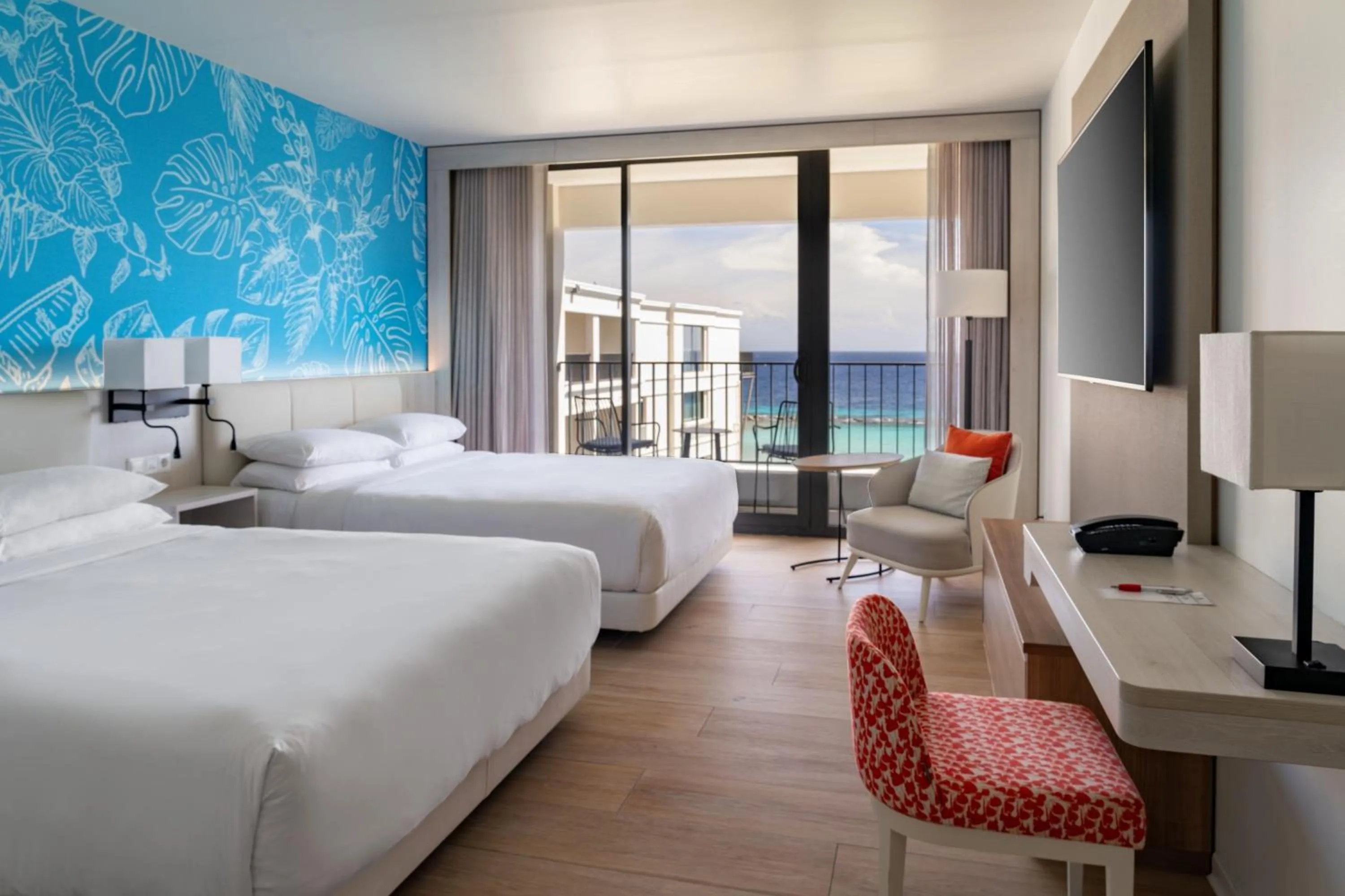 Photo of the whole room, Bed in Curaçao Marriott Beach Resort