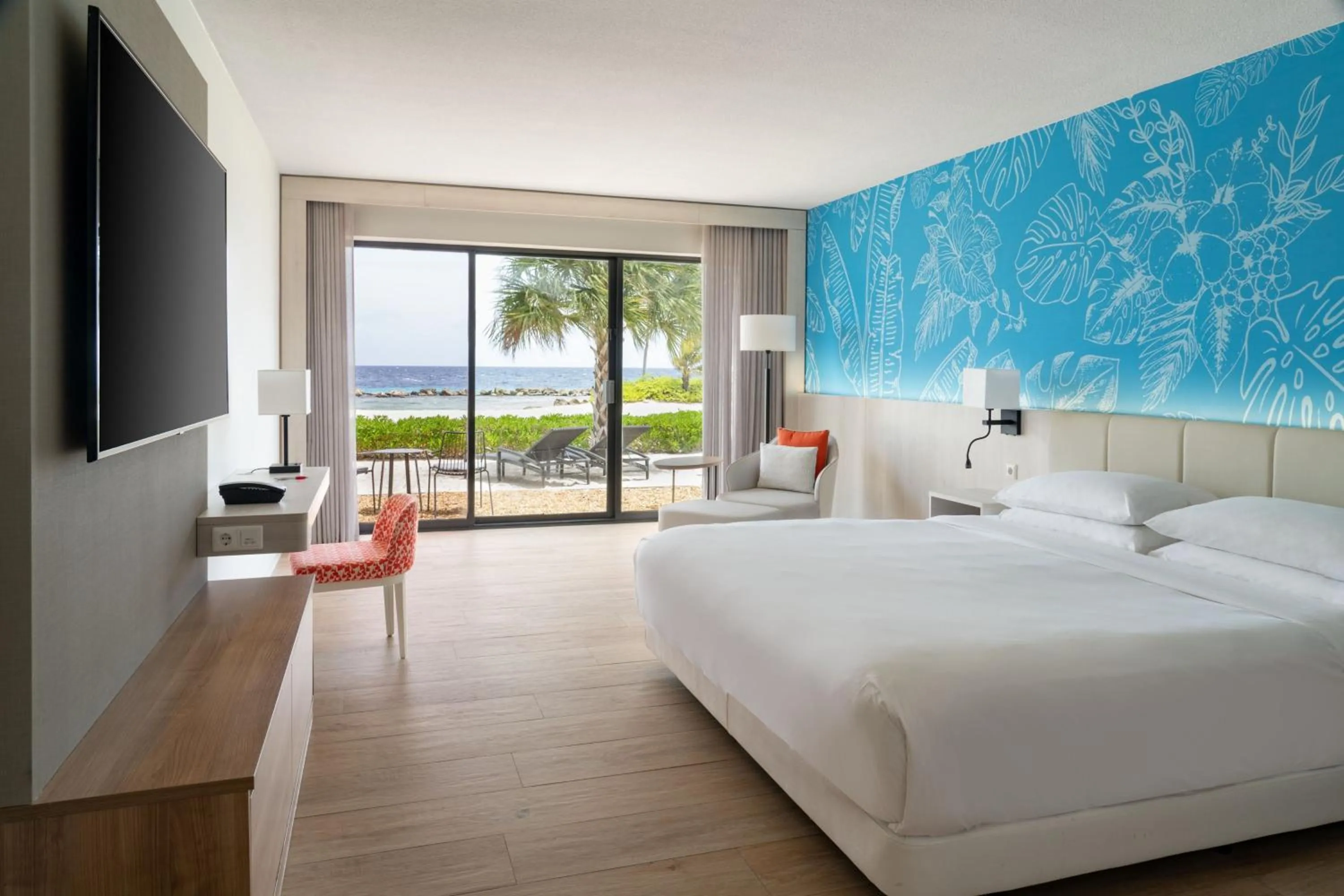 Photo of the whole room, Bed in Curaçao Marriott Beach Resort