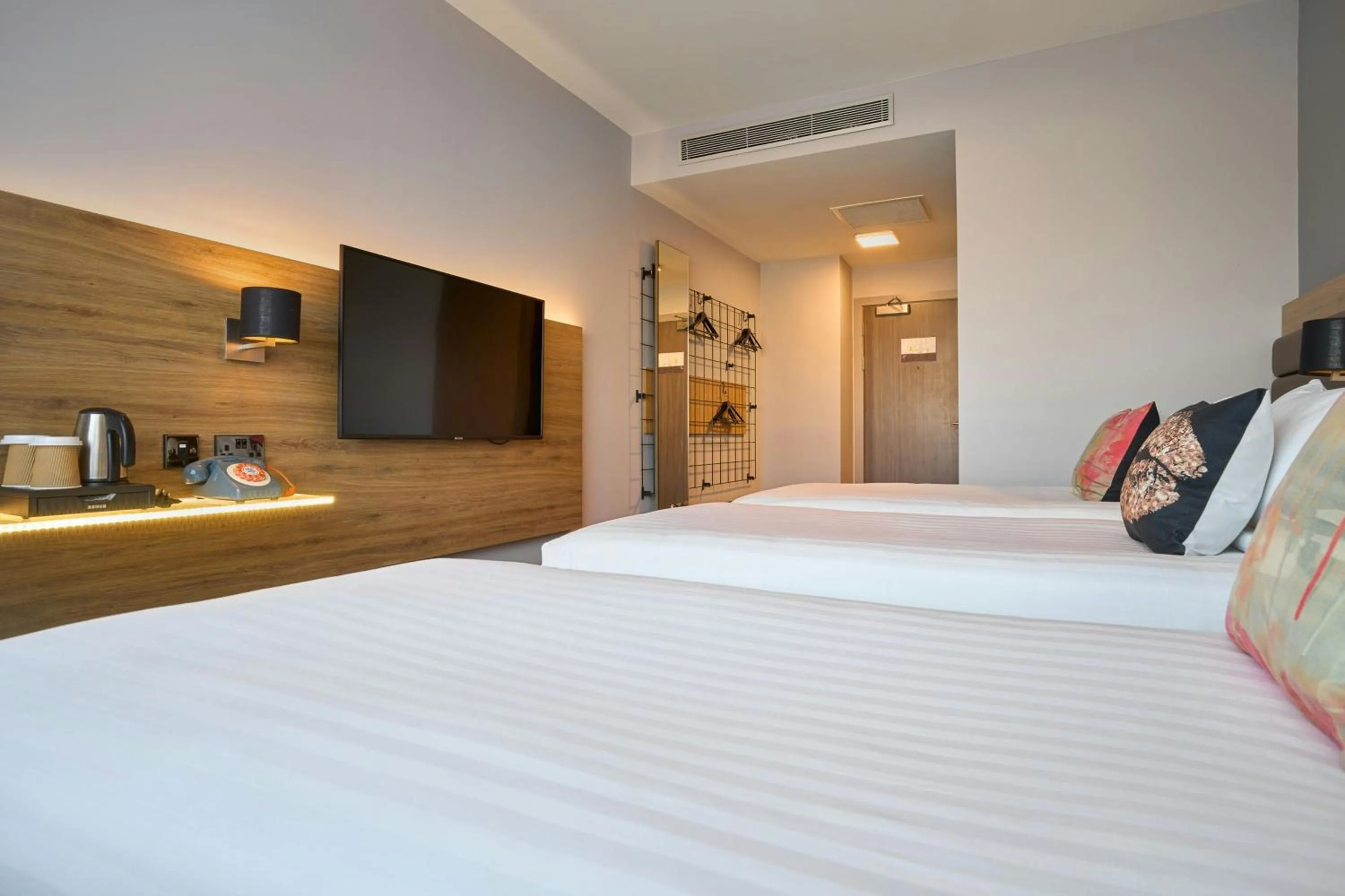 Photo of the whole room, Bed in Moxy Dublin City