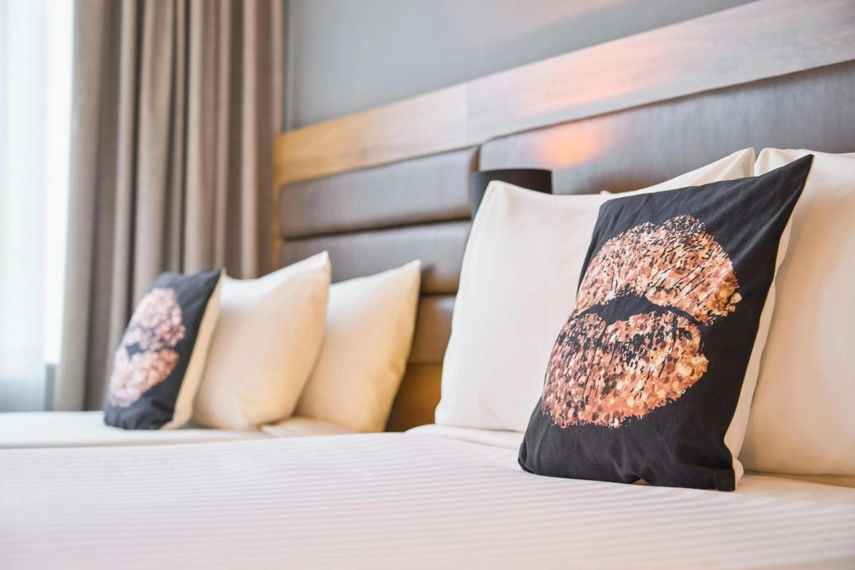 Photo of the whole room, Bed in Moxy Dublin City